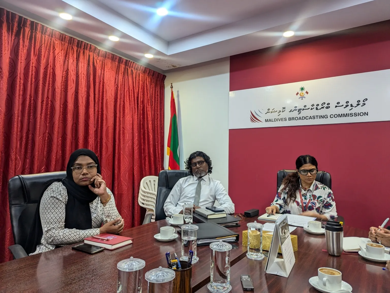 ބްރޯޑްކޮމްގެ މެންބަރުކަމުގެ މަޤާމަށް ކުރިމަތިލުމުގެ ފުރުޞަތު އަލުން ހުޅުވާލައިފި