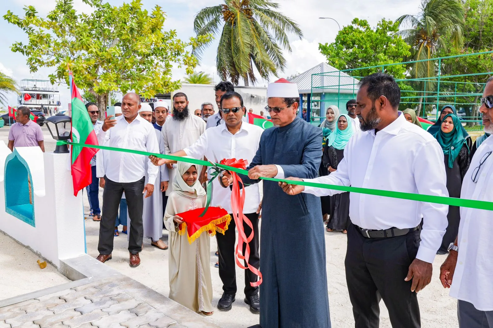 އައްޑޫ މަރަދޫގައި އަލަށް ޢިމާރާތްކުރި މިސްކިތް ހުޅުވައިފި