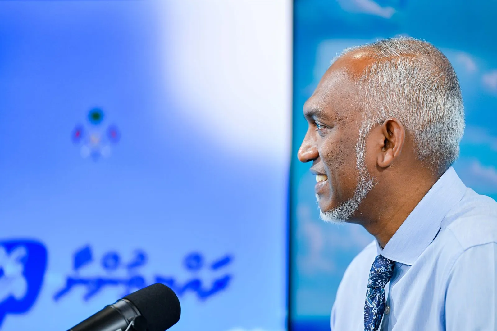 ރައީސް މުޢިއްޒު ރައްޔިތުންނާއެކު ޕްރޮގްރާމްގައި ވާހަކަދައްކަވަނީ: ފޮޓޯ/ ރައީސް އޮފީސް