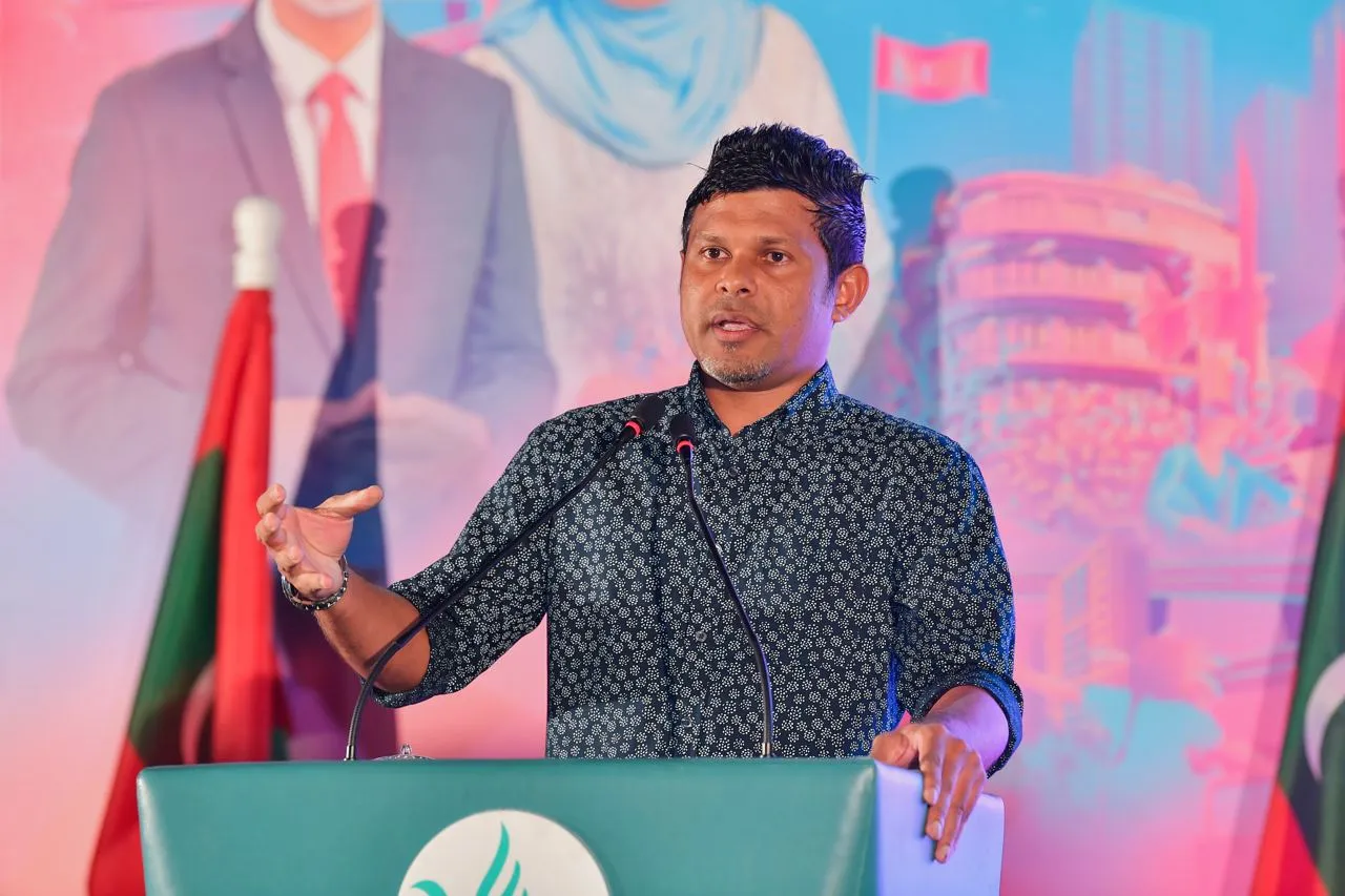 މިސަރުކާރަކީ ހެދޭ ގޯސްތައް ފޮރުވާ ސަރުކާރެއް ނޫން: ނާއިބު ރައީސް