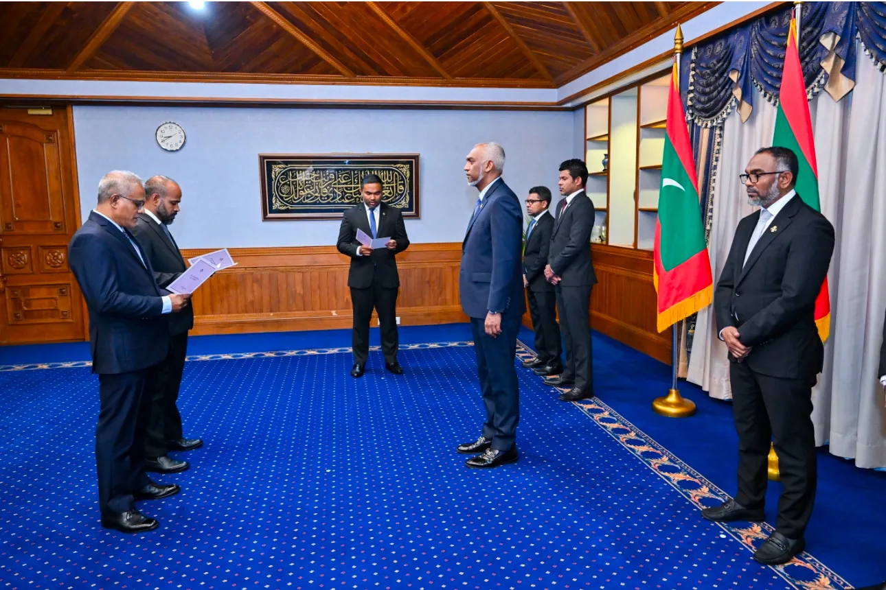 އޭސީސީގެ މެންބަރުން ހުވާ ކުރެއްވުން: ފޮޓޯ/ ރައީސް އޮފީސް