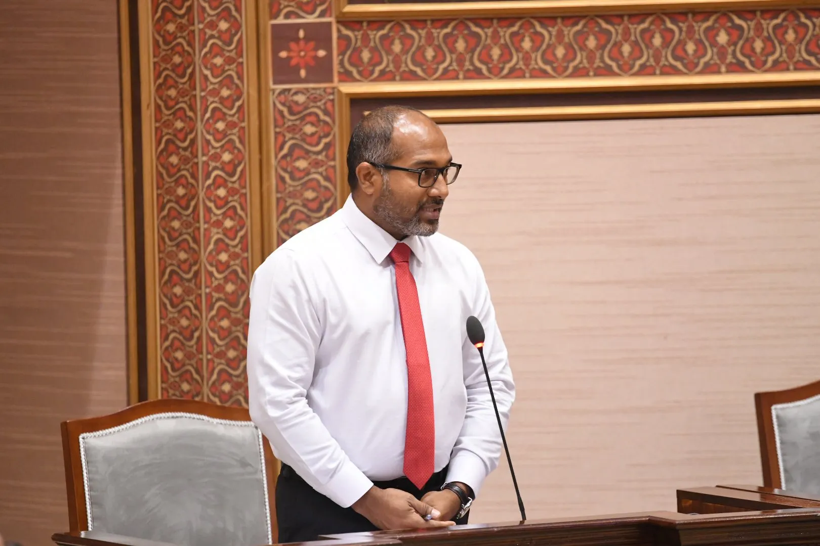 ވަޒީރު އިހްސާން - މަޖިލީސް