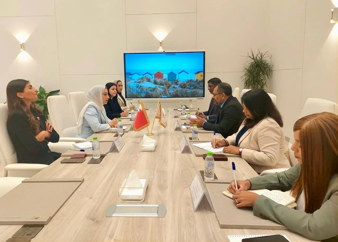 Foreign Minister Moosa Zameer in a meeting with Bahrain's Tourism Minister Fatima bint Jaffar Al Sairafi (Photo/Foreign Ministry)
