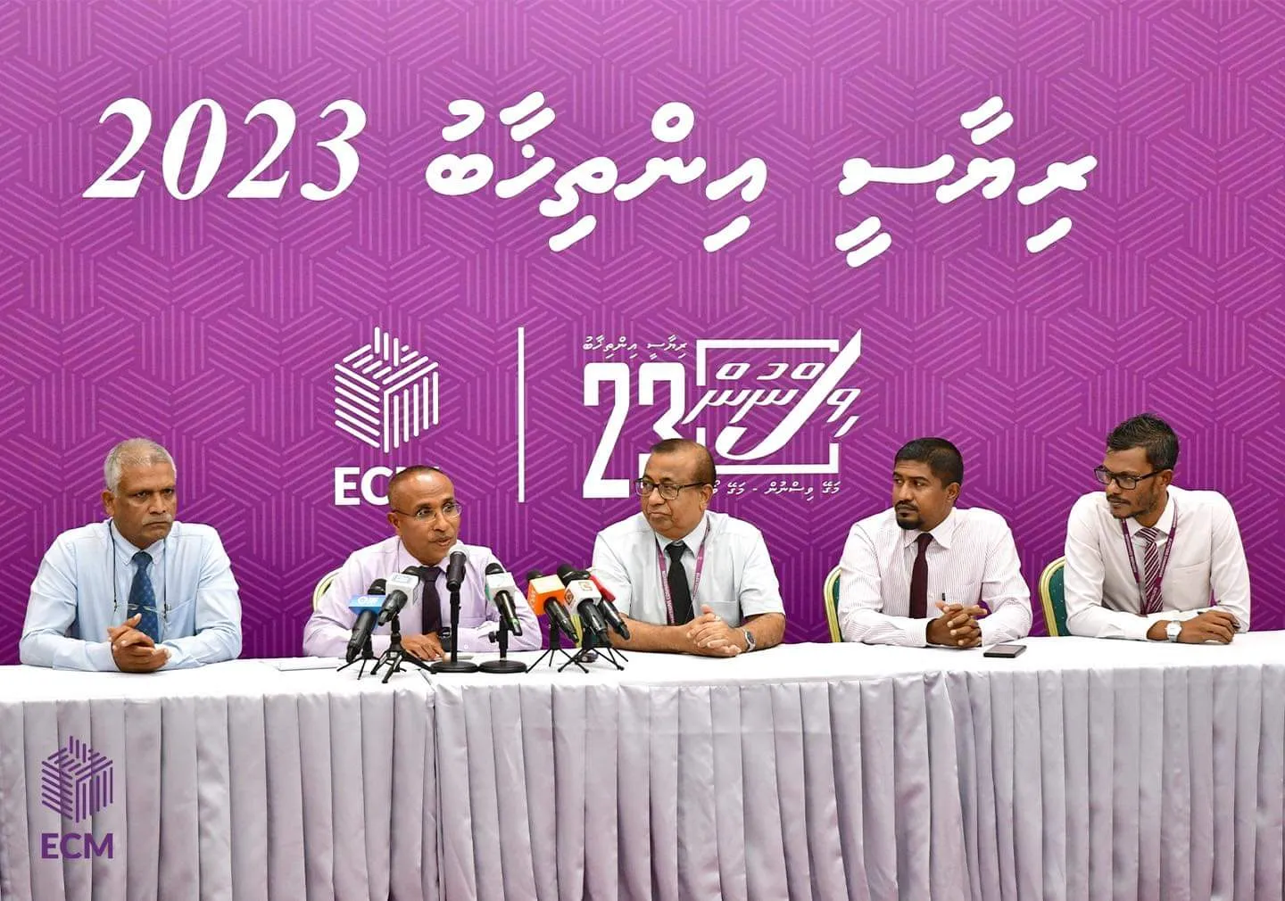 ވޯޓު ކަރުދާހުގައި ފާހަގަޖެހޭނީ ކަޅު ނުވަތަ ނޫ ކުލައިގެ އާދައިގެން ގަލަމަކުން: އިލެކްޝަންސް