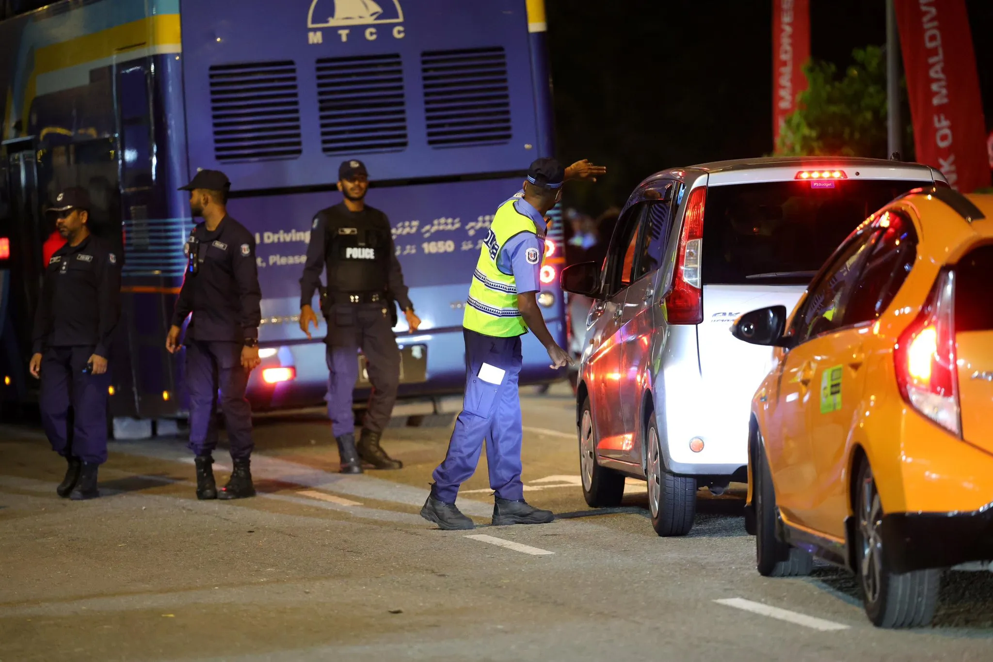 ފުލުހުންގެ ވާޖިބަށް ހުރަސްއެޅި މީހަކު ހައްޔަރުކޮށްފި