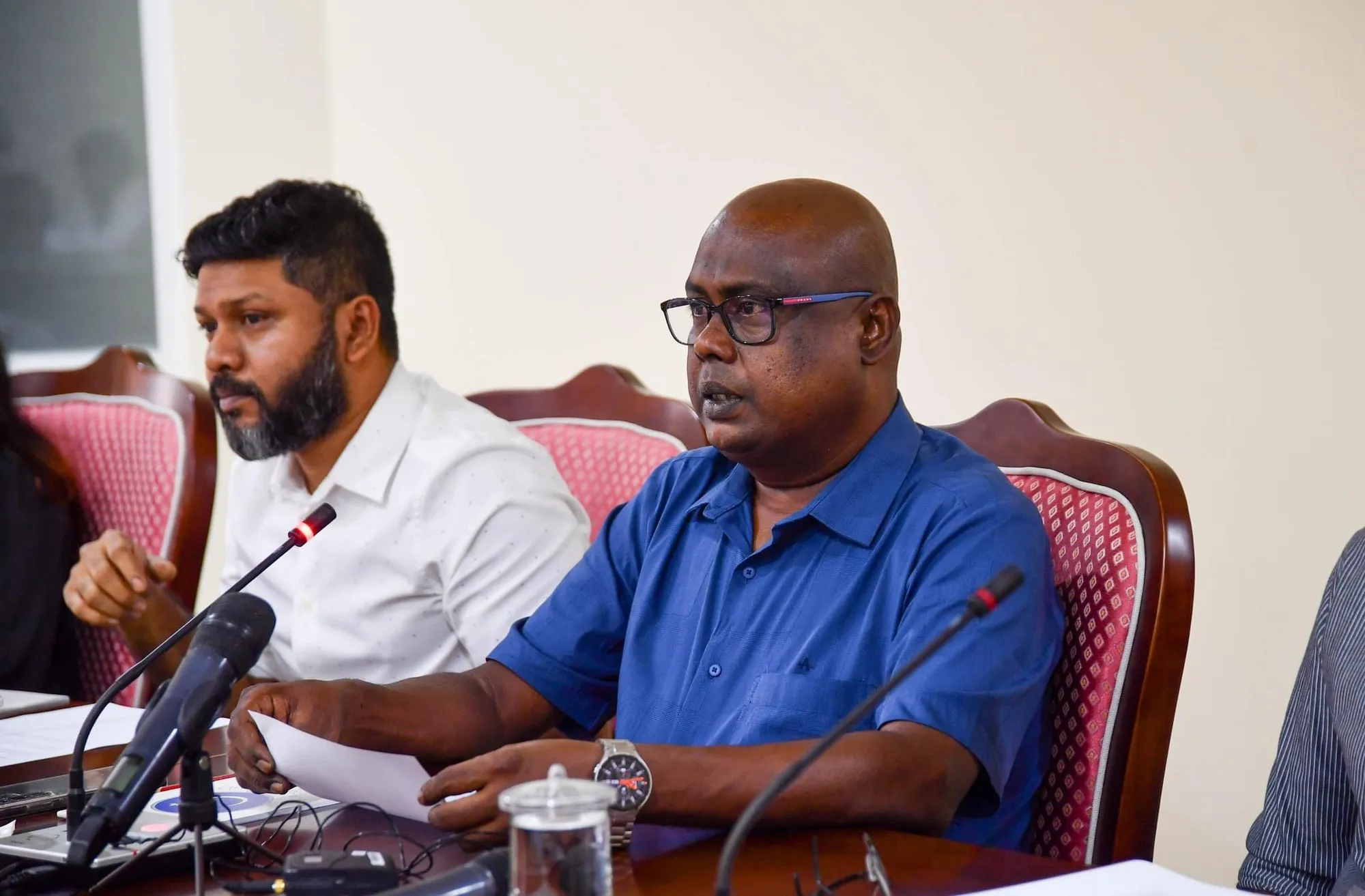 ގެސްޓްހައުސް އެސޯސިއޭޝަންގެ ނައިބު ރައީސް އަހުމަދު ވަހީދު 241 ކޮމިޓީގައި: ފޮޓޯ/ މަޖިލިސް