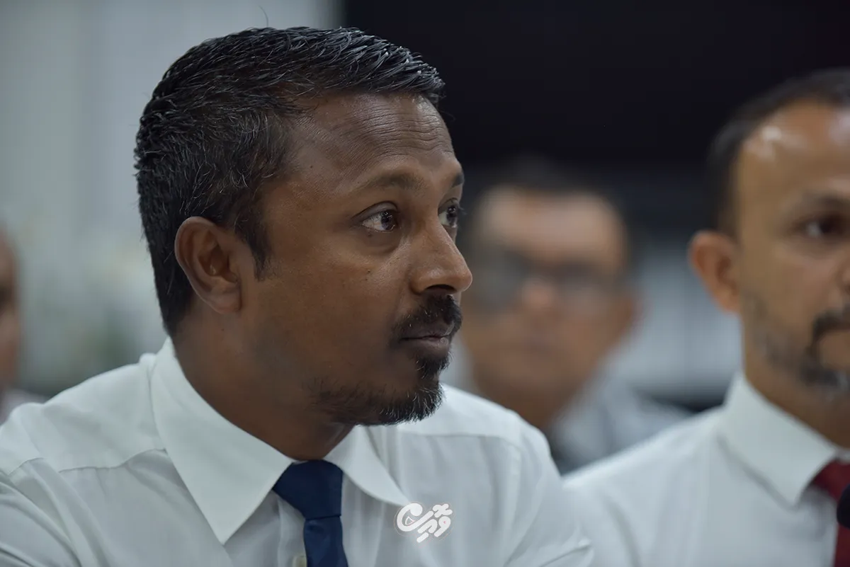 ޤާނޫނުގައި ބަޔާންކުރާ ރާއްޖޭގެ ސަރަހައްދު ގަބޫލުނުކުރާ ނަމަ ސަރުކާރުން ޤާނޫނު އިސްލާހުކުރަން ޖެހޭ: އުޝާމް