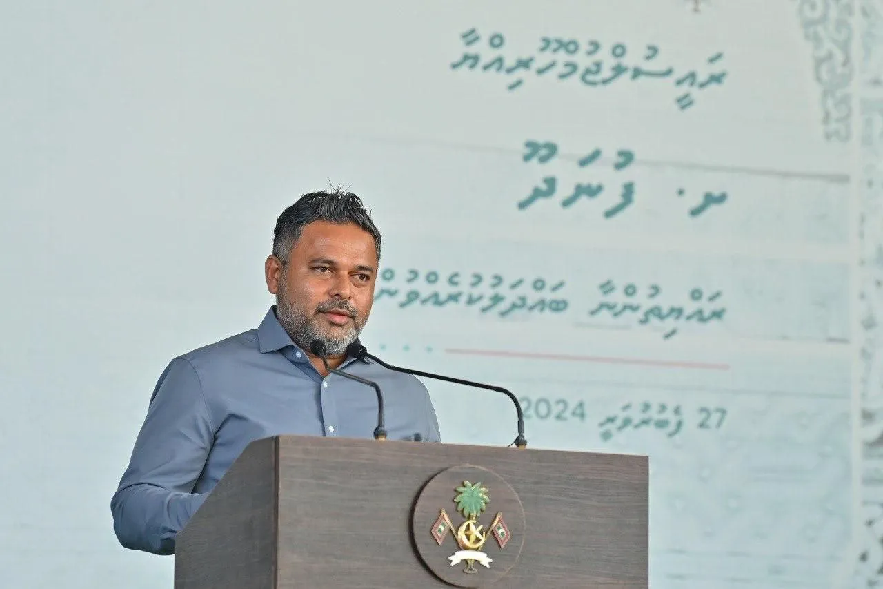 ރާއްޖޭގެ މާލީ ހާލަތު ގޯހުން ގޯހަށް ދިޔައިރުވެސް މަޖިލީހުން ތިބީ ފައިސާ ޗާޕުކުރަން ގާނޫނު ހަދާލަ ހަދާލާ: ޝިޔާމް