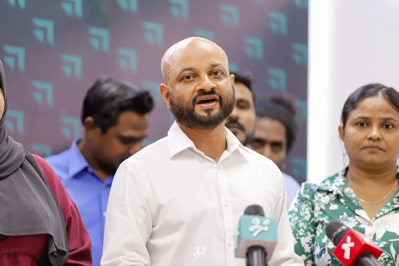 ކޯލިޝަނާއި އެކު ދެމި މިތިބީ އަމިއްލަ ކުރިއެރުން ތަކެއް ދޫކޮށްފައި: ފާރިސް