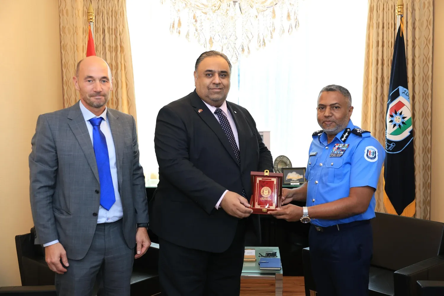 ފުލުހުންގެ ޚިދުމަތް ތަރައްގީކުރުމަށް އިނގިރޭސިވިލާތުގެ ޑެޕިއުޓީ ހައި ކޮމިޝަނަރާ މަޝްވަރާކުރައްވައިފި