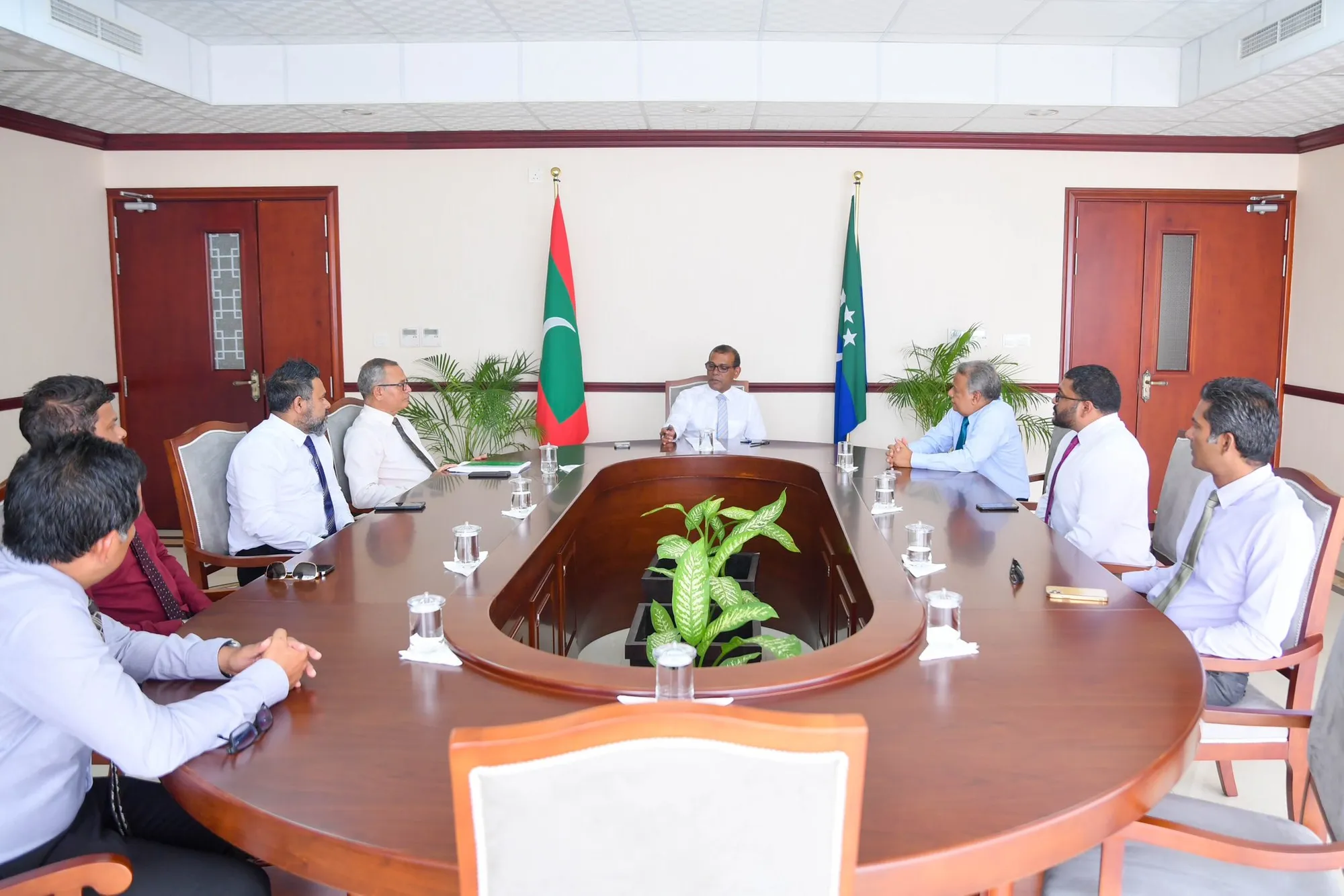 މަރުތަޅު މައްސަލައިގެ ކަންބޮޑުވުންތަކާ އެކު އިދިކޮޅު މެމްބަރުން ނަޝީދު އަރިހަށް!
