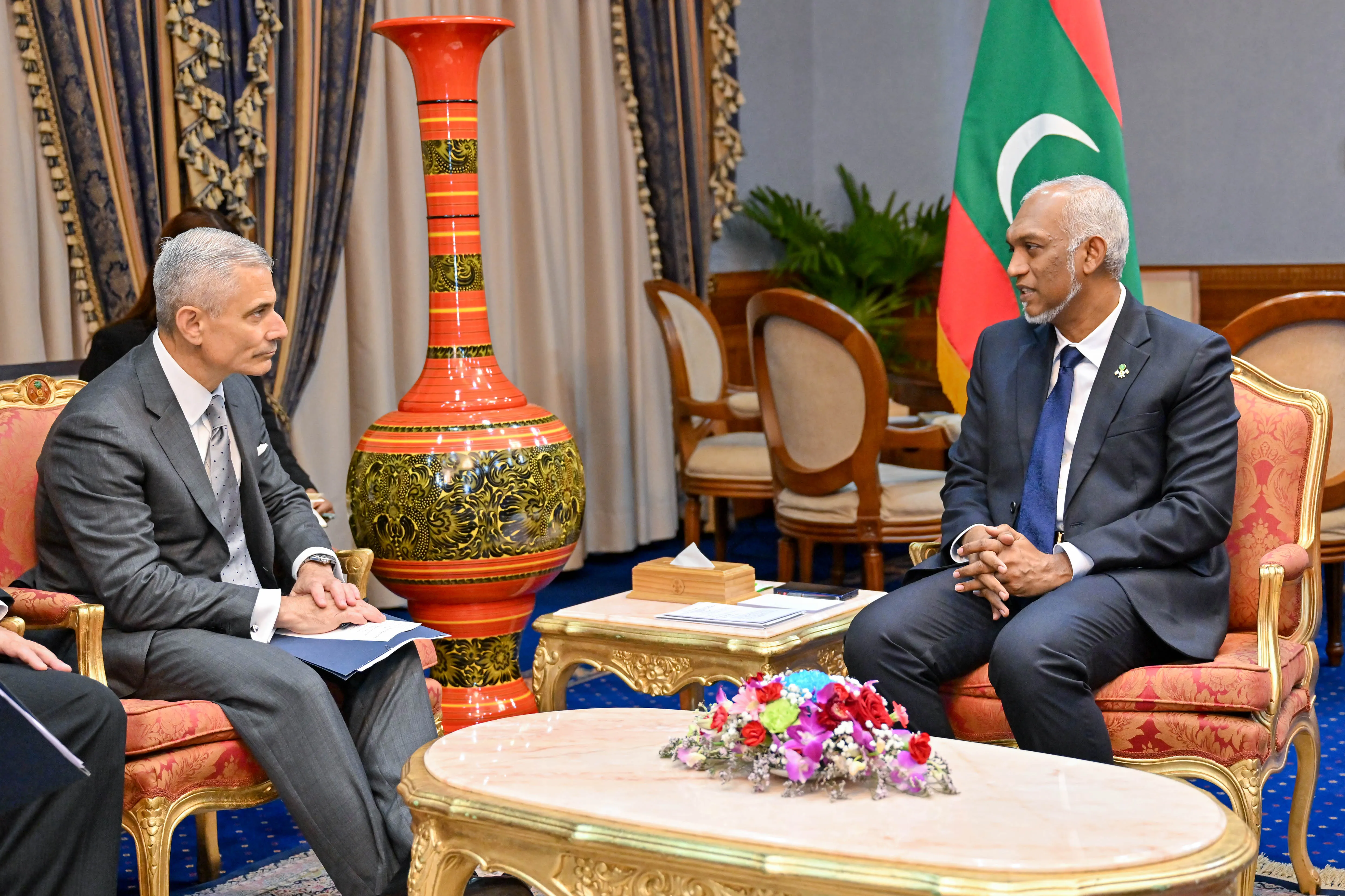 އެމެރިކާގެ ސްޓޭޓް ޑިޕާޓްމަންޓްގެ އެސިސްޓެންޓް ސެކްރެޓަރީ އޮފް ސްޓޭޓް ފޮރ ސައުތު އެންޑް ސެންޓްރަލް އެފެއަރޒް ރައީސުލްޖުމްހޫރިއްޔާގެ އަރިހަށް އިޙްތިރާމުގެ ޒިޔާރަތެއް ކުރައްވައިފި