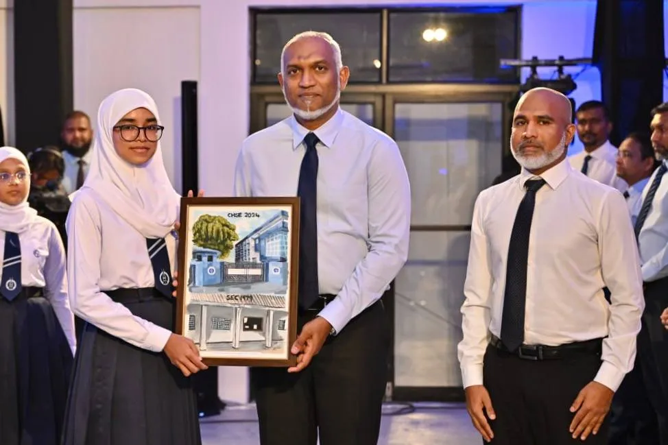ރައީސް ޑރ.މުޢިއްޒު، ސީއެޗްއެސްއީ - މާލެ ހުޅުވައިދެއްވުން-- ފޮޓޯ: ރައީސް އޮފީސް