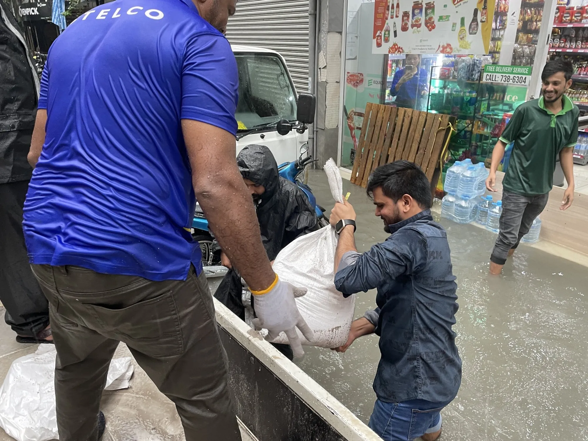 ވިއްސާރާގައި ރައްޔިތުންނަށް ލިބެމުންދާ ގެއްލުންތަކަށް އެހީތެރިކަން ފޯރުކޮށްދިނުމަށް ސްޓެލްކޯގެ މުއައްޒަފުން ނިކުމެއްޖެ