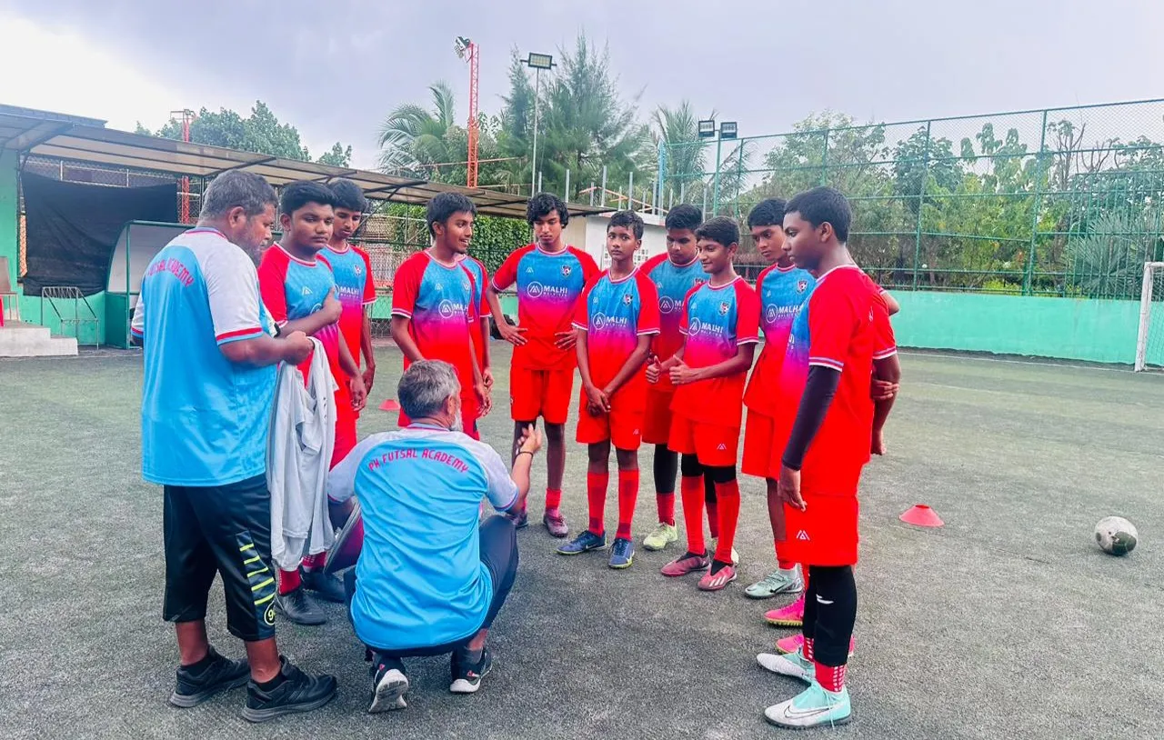 ޕީކޭ ފުޓްސަލް އެކަޑަމީގައި ބައިވެރިވުމުގެ ފުރުސަތު ހުޅުވާލައިފި