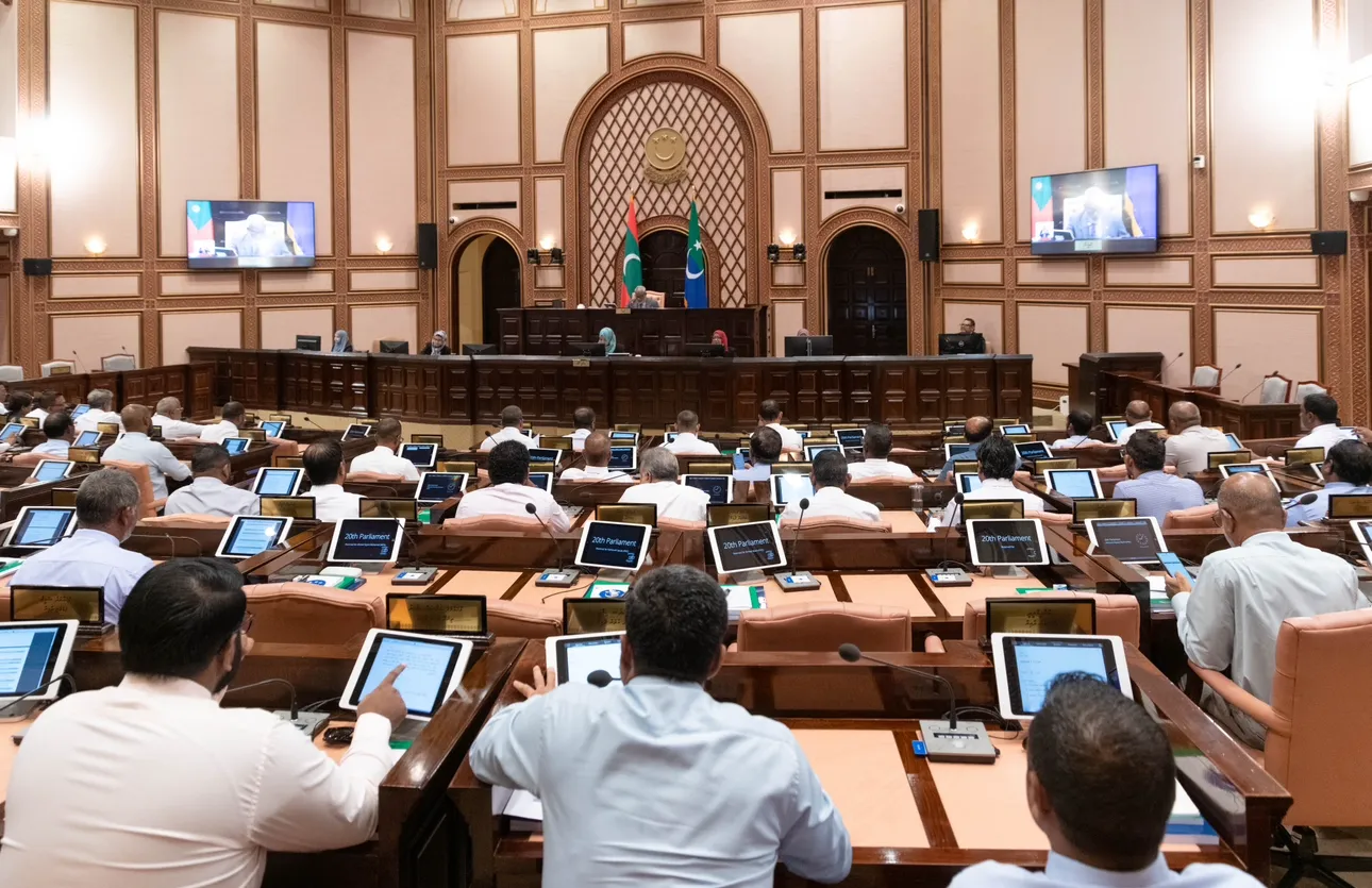 ރައްޔިތުންގެ މަޖިލީހުގެ ޖަލްސާއެއްގެ ތެރެއިން: ފޮޓޯ/ މަޖިލިސް