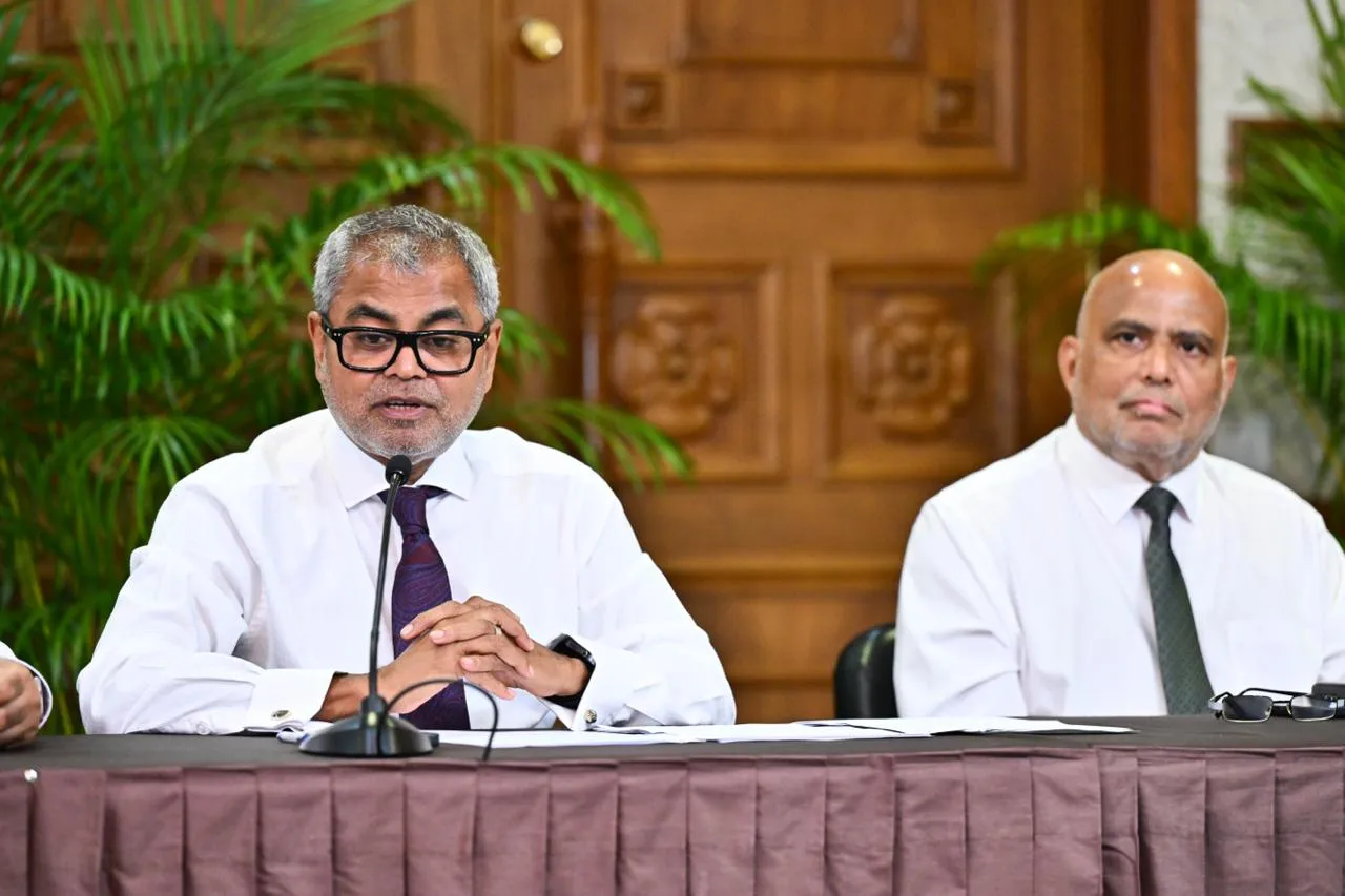 ދެ ވިސާއެއް ތައާރަފުކޮށް ބައެއް ކަންކަމަށް ހުއްދަ ދެނީ
