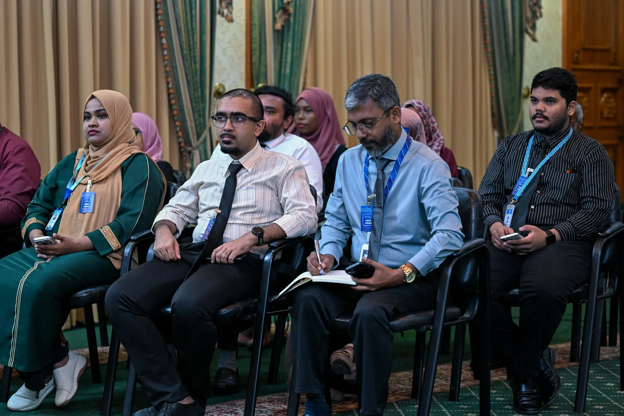 ދިވެހި ނޫސްވެރިންތަކެއް -- ފޮޓޯ: ރައީސް އޮފީސް