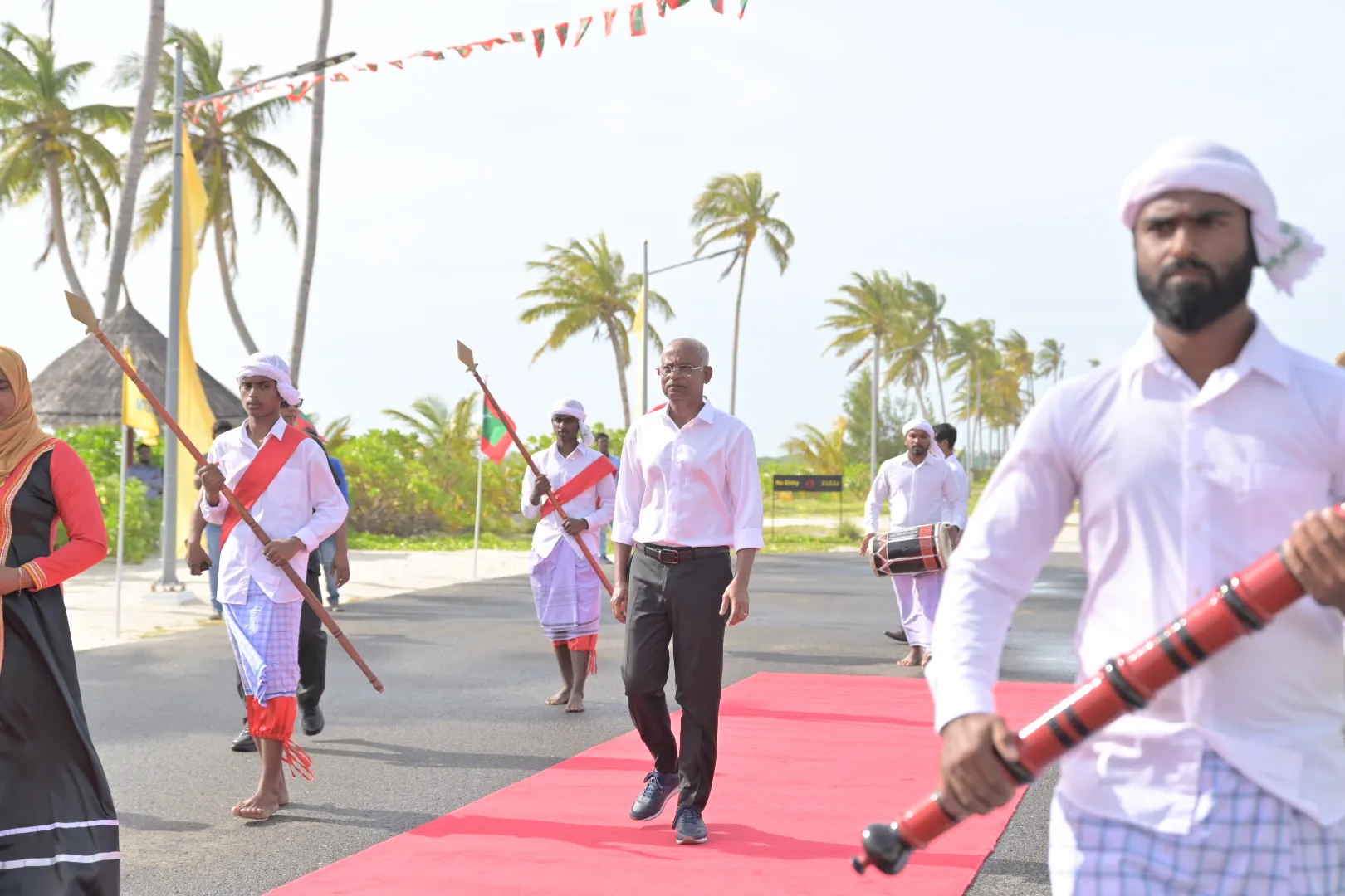 ރައީސް ޞާލިހު ހޯރަފުށްޓަށް ވަޑައިގެންފި!