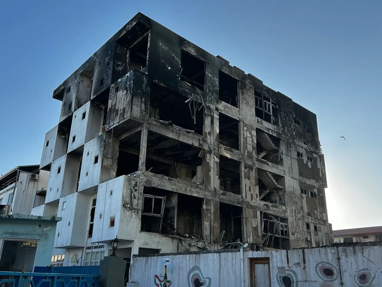 ތިން މިނިސްޓްރީ އަނދައިގެން ދިޔަ ހާދިސާއަކީ ބަޔަކު ގަސްތުގައި ކުރިކަމެއް ކަމުގެ ހެއްކެއް ނެތް