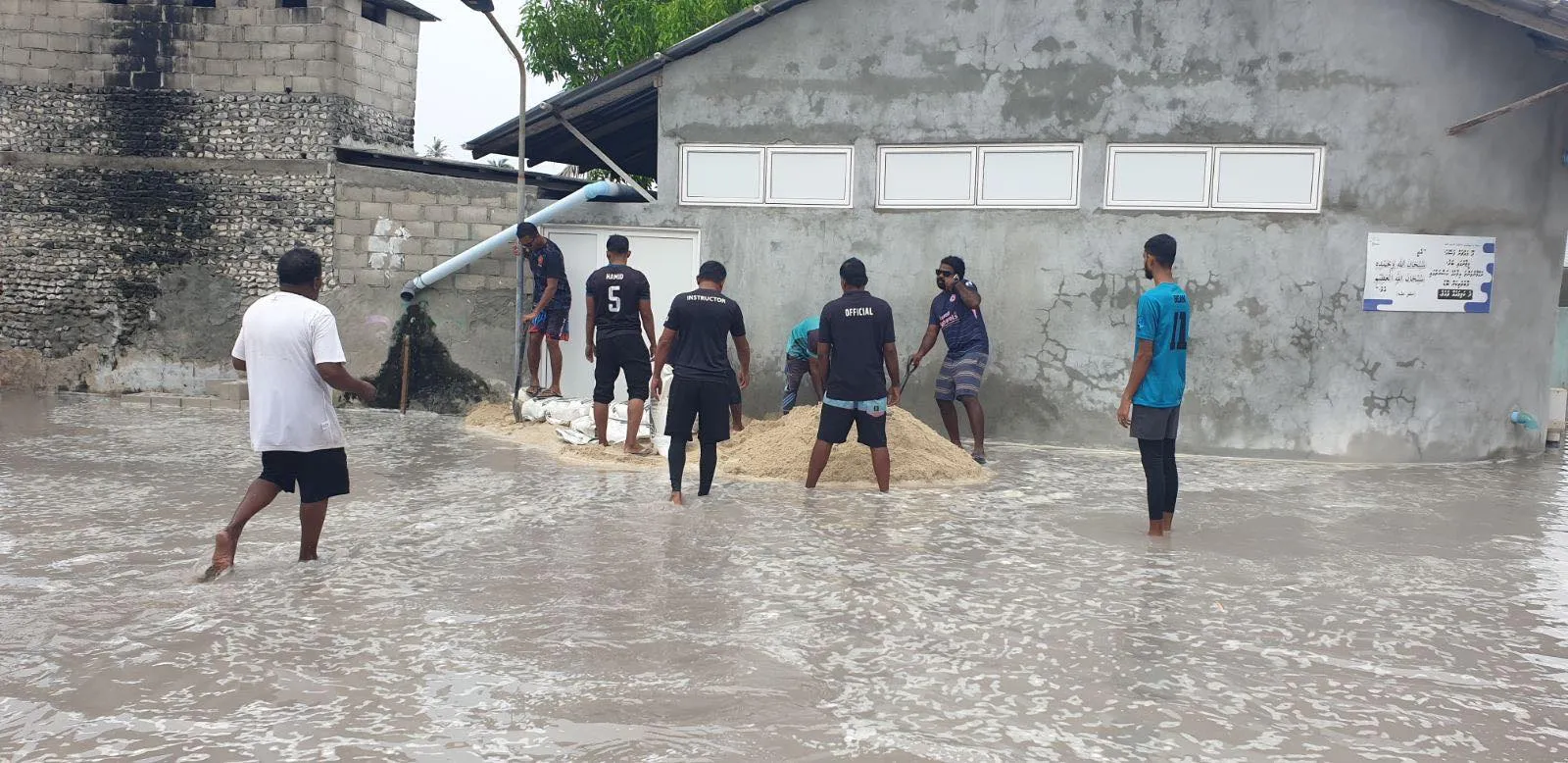 ރަށެއްގައި ވާރޭވެހި ފެންބޮޑުވެފައި... ފޮޓޯ: ސޯޝަލް މީޑިއާ