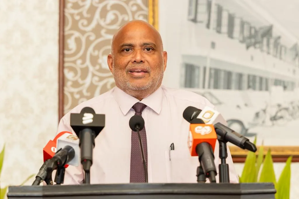 "ރައީސް މުޢިއްޒު އިންތިޚާބަށް ވާދަކުރައްވަން ފެއްޓެވީވެސް ބޯހިޔާވަހިކަމުގެ ޕްލޭން ހަދައި ކަރުދާސްވެސް ކުރައްވާފައި"