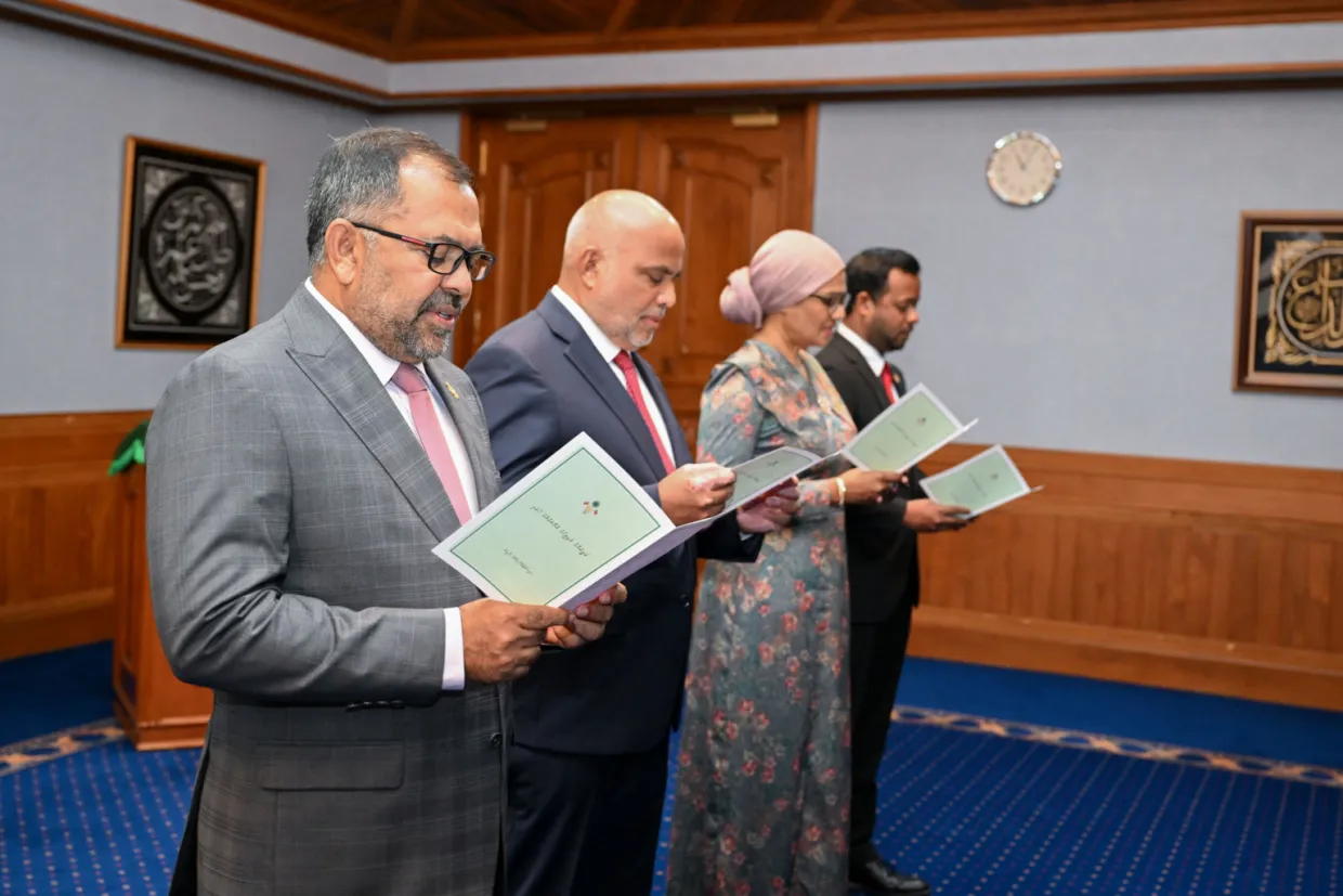 އަލަށް އައްޔަނު ކުރެވުނު ވަޒީރުން: ފޮޓޯ/ ރައީސް އޮފީސް