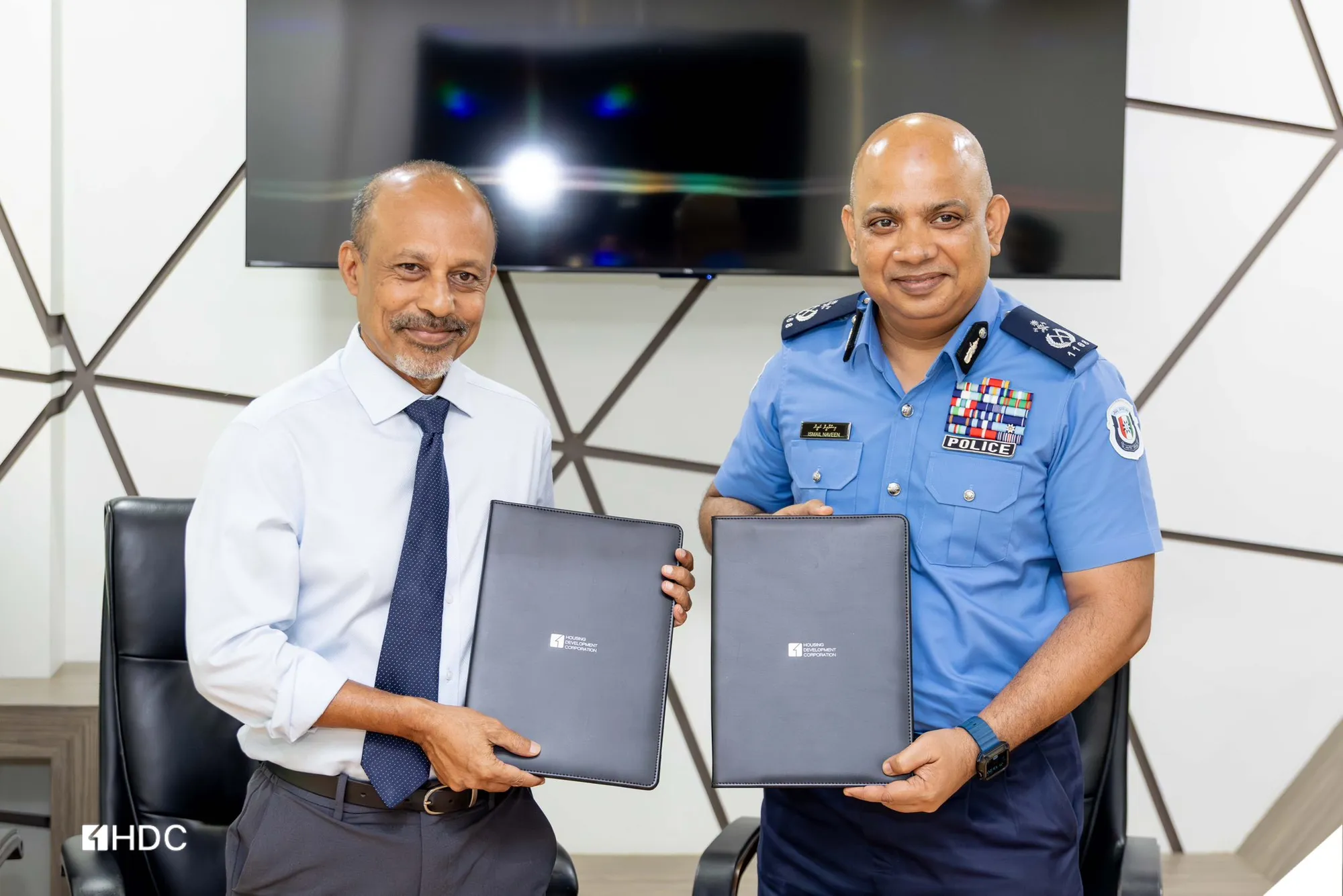 ފުލުހުންގެ ހިދުމަތުގެ މައި އިދާރާ ހުޅުމާލޭގައި ތަރައްގީ ކުރުމަށް އެއްބަސްވުން ގާއިމު ކުރުން -- ފޮޓޯ: އެޗްޑީސީ