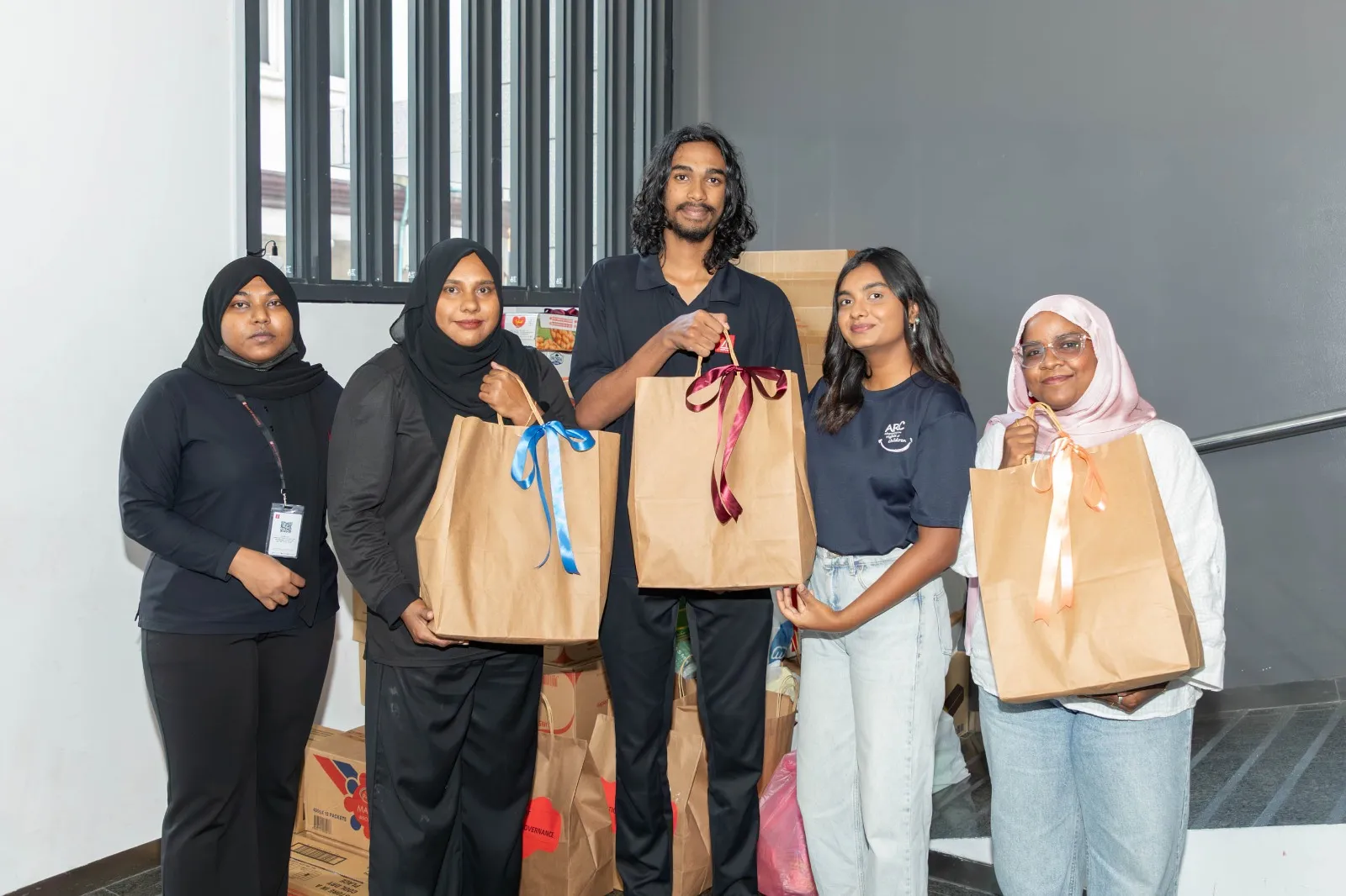 ބީއެމްއެލް އެހީ ހަދިޔާކުރުމުގެ ތެރެއިން /ފޮޓޯ: ބީއެމްއެލް