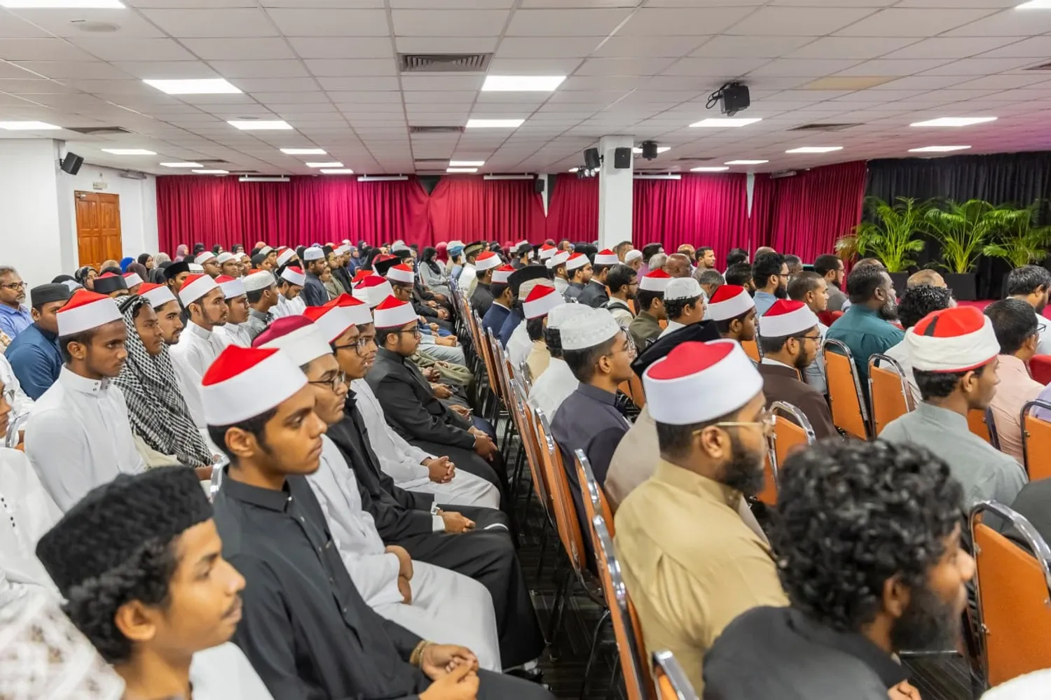 ޒުވާން ޚާތިބުން ތަމްރީނު ކުރިން