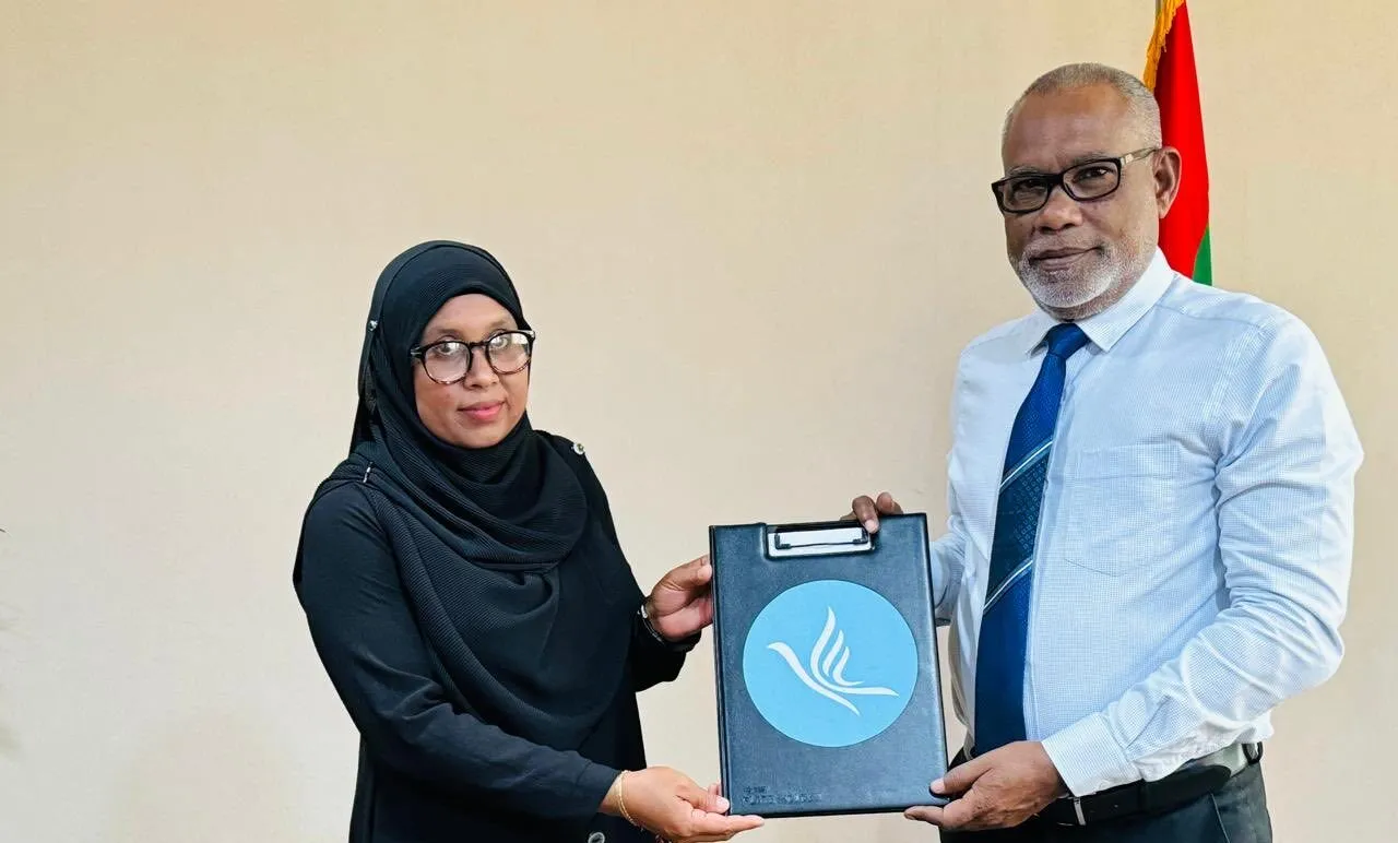 ނޫމަރާ ކައުންސިލް ނައިބް ރައީސާ އިތުރު މެމްބަރަކު ޕީއެންސީއަށް ސޮއިކޮށްފި