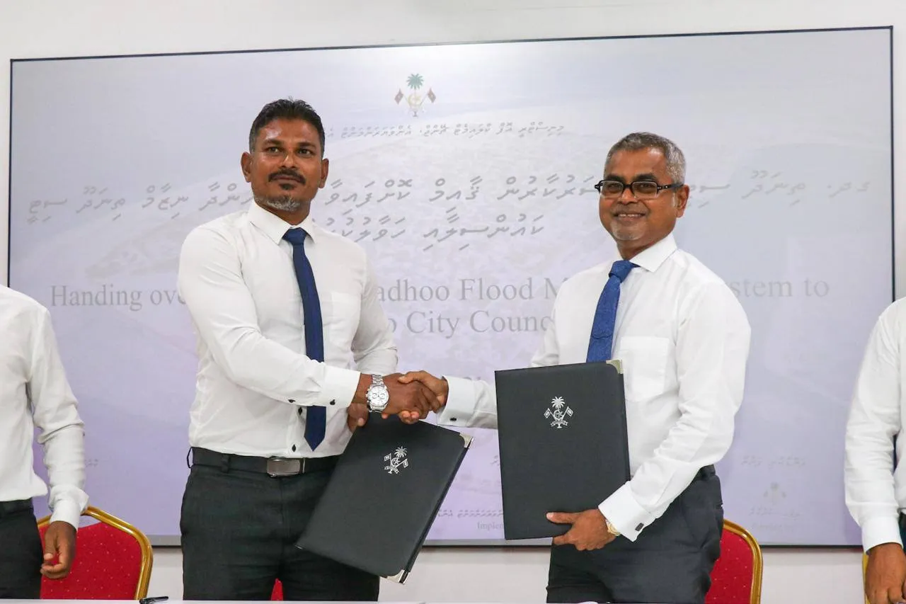 ތިނަދޫގެ ފެންބޮޑުވުމުގެ މައްސަލަ ހައްލުކުރުމަށް ފެން ހިންދާ ނިޒާމް ކައުންސިލާ ހަވާލުކުރުން - ފޮޓޯ: މޫސުމީ ބަދަލުތަކާއި ތިމާވެށްޓާއި ހަކަތައާ ބެހޭ ވުޒާރާ