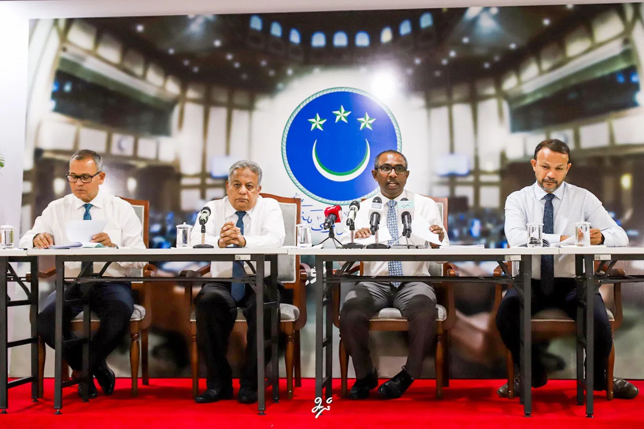 "ހުރިހާ ކޮމިޓީއަކުންވެސް އެމްޑީޕީއަށް މެޖޯރިޓީ ދިނިން؛ ނަމަވެސް އެޕާޓީން އެއްބަހެއް ނުވި ދިން މިންވަރަކަށް"
