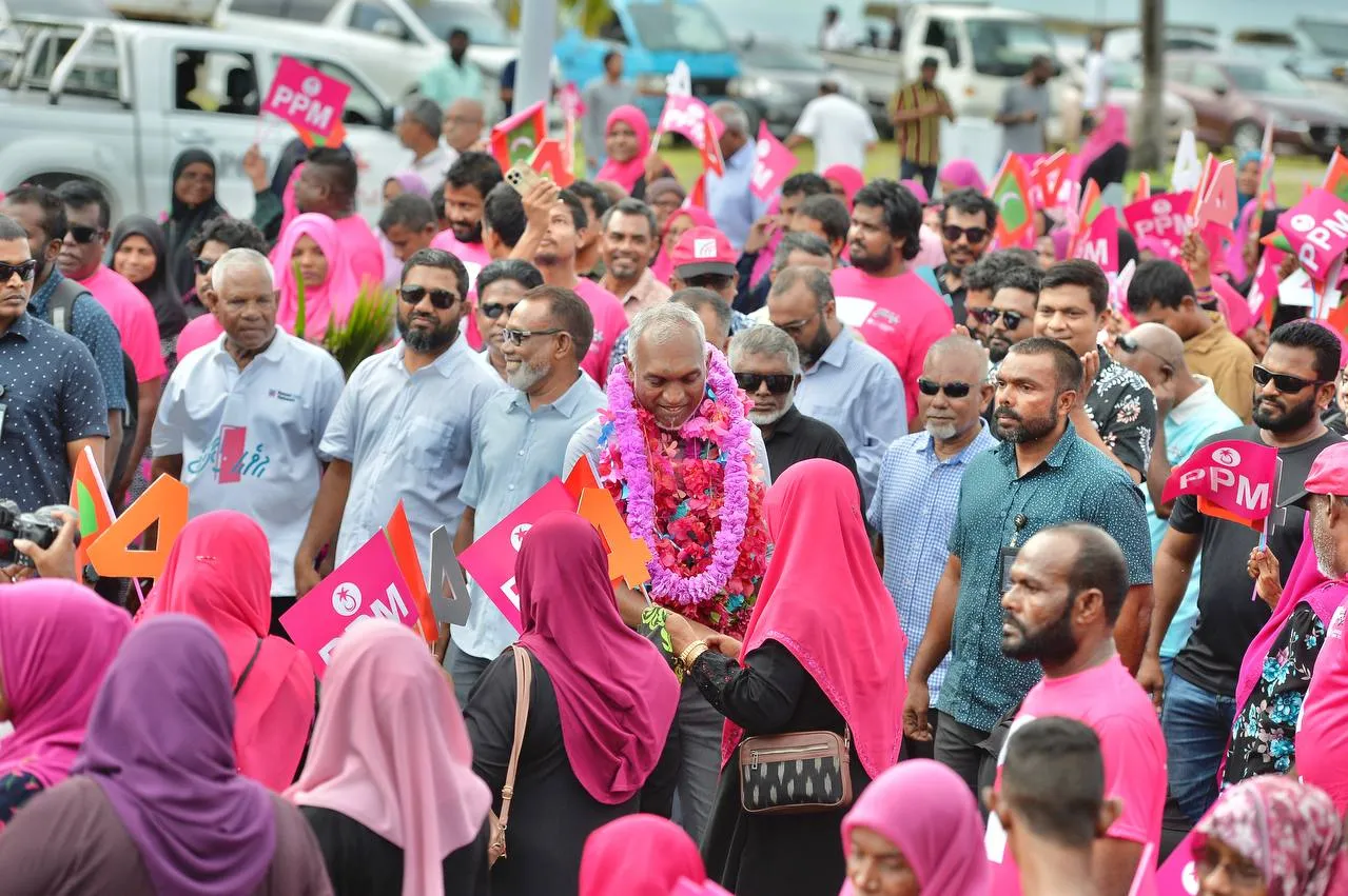 ކައްދޫއިން ފެނުނީ "އެއްބުރުން މުއިއްޒު" ހޮވުމުގެ ރޫހު