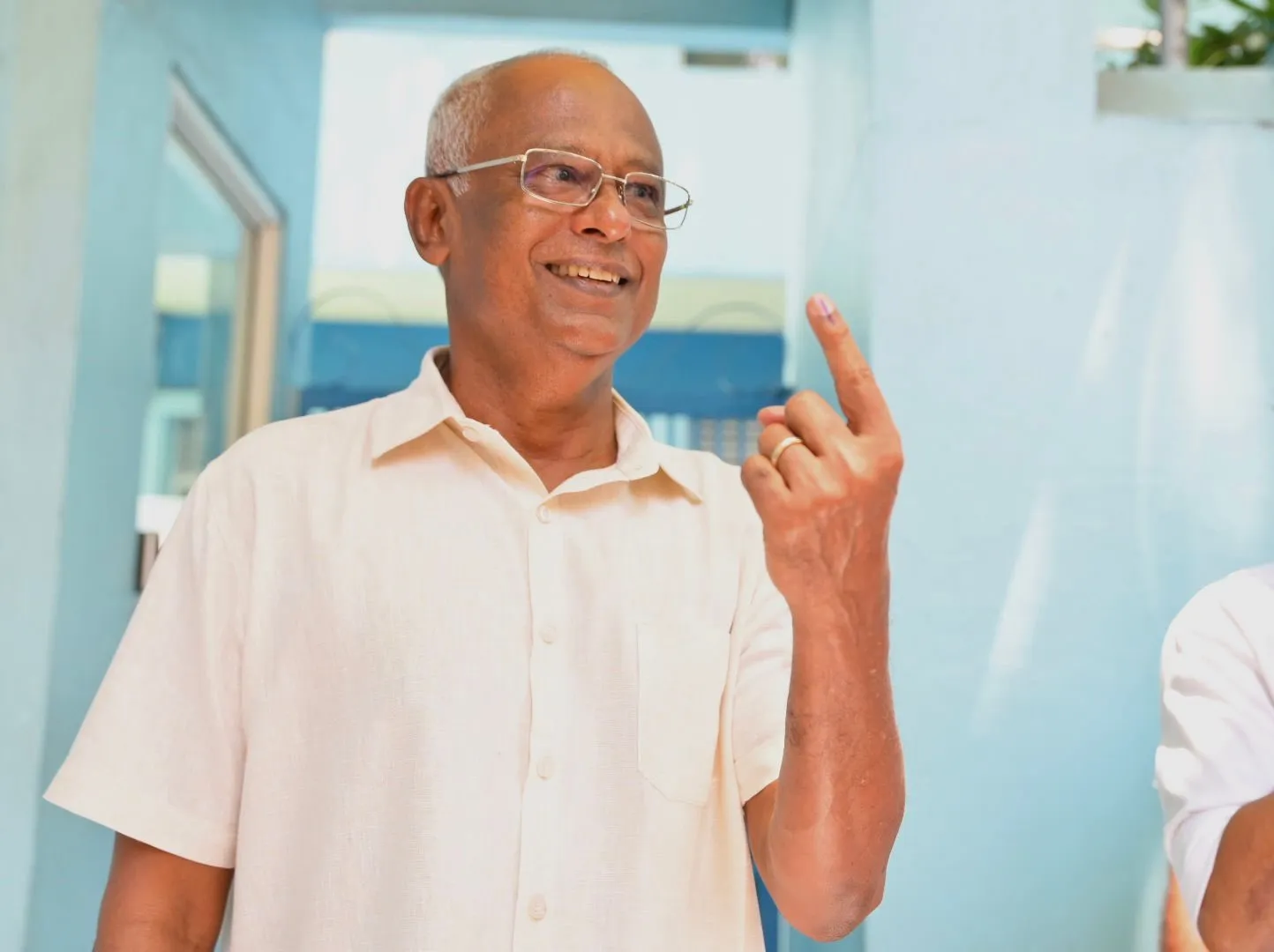 ރައީސް ޞާލިޙް ވޯޓު ލައްވައިފި؛ ”އުއްމީދަކީ ސަރުކާރާމެދު ރައްޔިތުންގެ އޮތް ހިތްހަމަނުޖެހުން މިވޯޓުން ފެނުން“