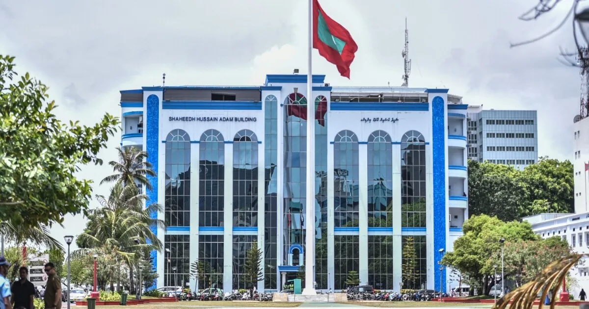 16 އަހަރުގެ ކުއްޖަކަށް ޖިންސީ ގޯނާކުރި ބިދޭސީއަކު ހައްޔަރުކޮށްފި