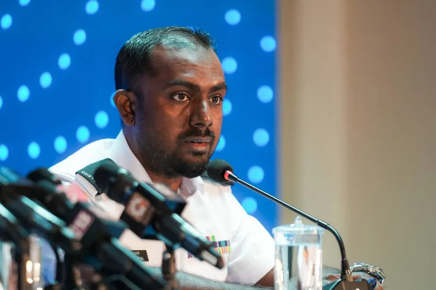ޗީފް ކަސްޓަމް އޮފިސަރު އަފްޒަލް މުހައްމަދު-- ފޮޓޯ: ސަން