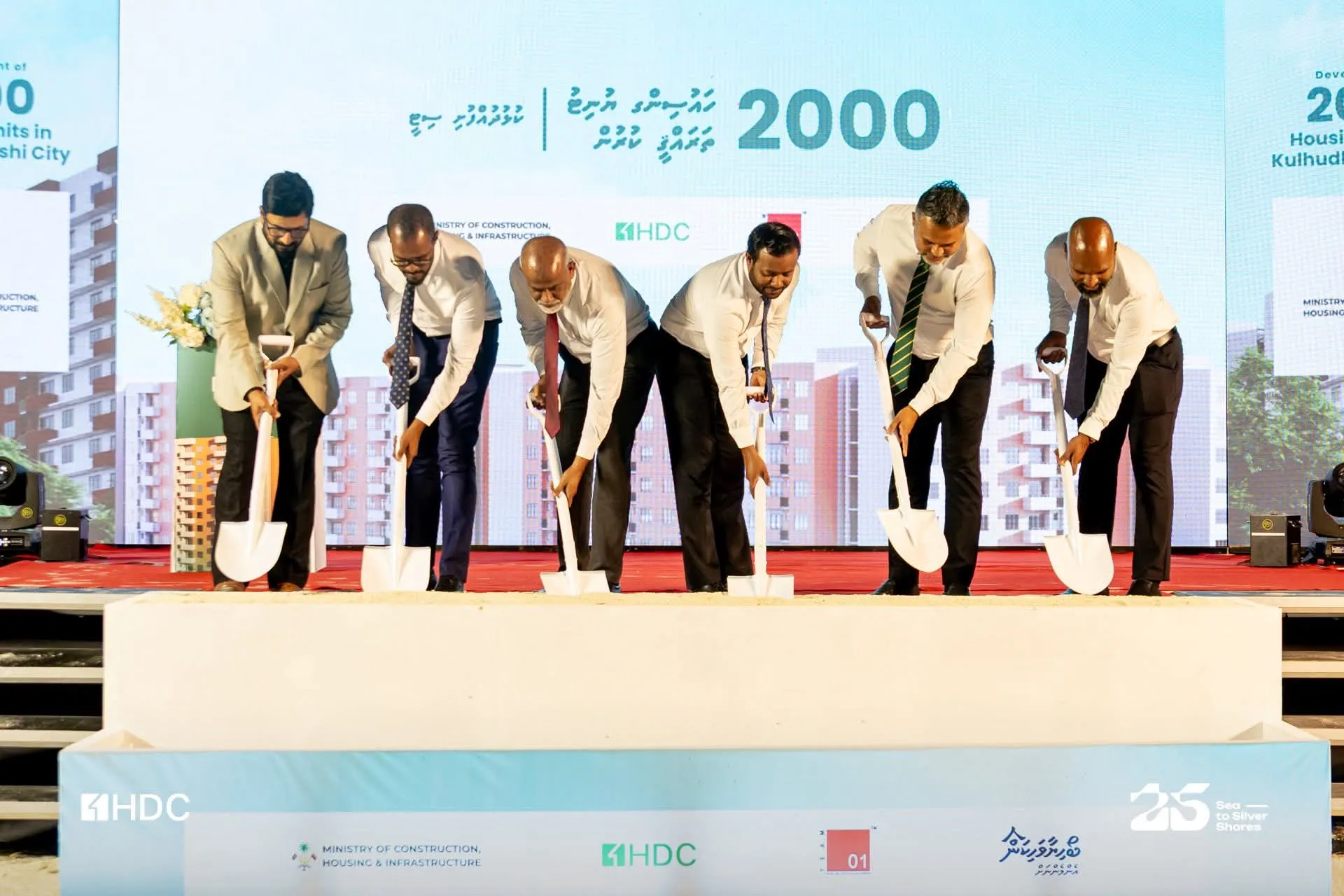 ކުޅުދުއްފުށީގައި 14 ބުރީގެ 13 ޓަވަރު، ބިޔަ މަޝްރޫއުގެ ބިންގާ އަޅައިފި