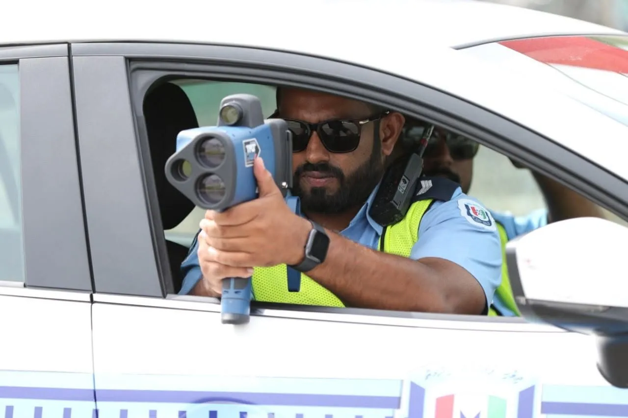 ޓްރެފިކް ކޮންޓްރޯލުކުރުމަށް ހާއްސަ ފިޔަވަޅެއް، އިލެކްޓްރޯނިކް ވަސީލަތްތައް މެދުވެރިކޮށް ޖޫރިމަނާކުރަނީ