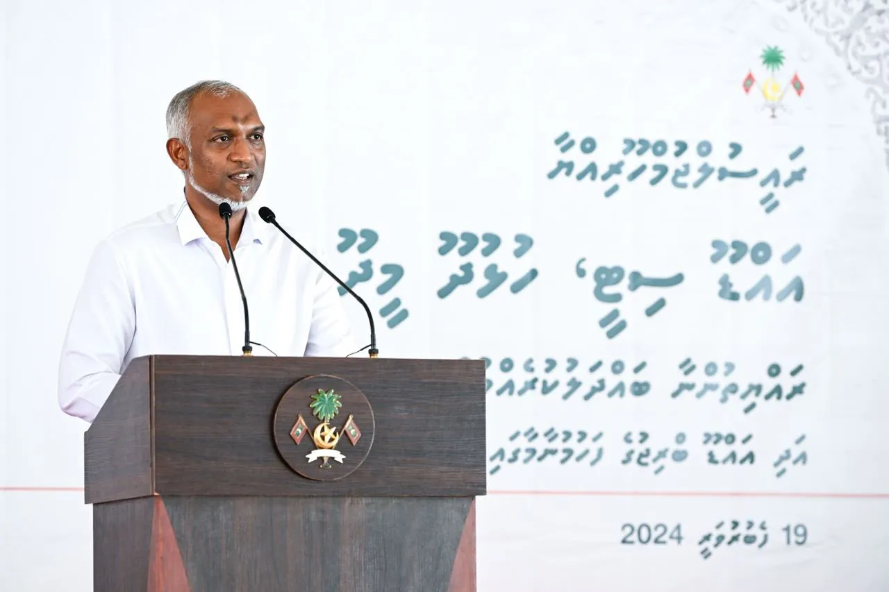 ރައީސުލްޖުމްހޫރިއްޔާ ޑރ މުހައްމަދު މުޢިއްޒު އައްޑޫ ސިޓީ ހުޅުމީދޫ ރައްޔިތުންނާއި ބައްދަލު ކުރެއްވުން-- ފޮޓޯ/ ރައީސް އޮފީސް