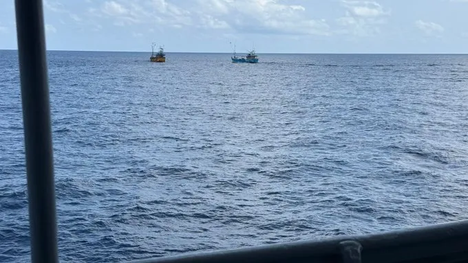 ޤާނޫނާއި ޚިލާފަށް ހަރަކާތްތެރިވަމުންދިޔަ ބޭރު ޤައުމެއްގެ 2 މަސްބޯޓު: ފޮޓޯ/ ޤައުމީ ދިފާއީ ބާރު