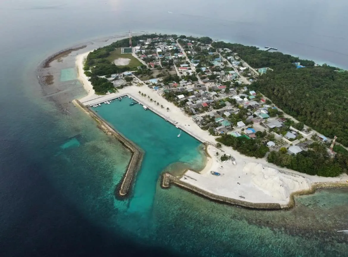 ރަސްގެތީމުގައި މީހެއްގެ ހަބަރެއް ނުވެގެން ބެލިއިރު މަރުވެފައި