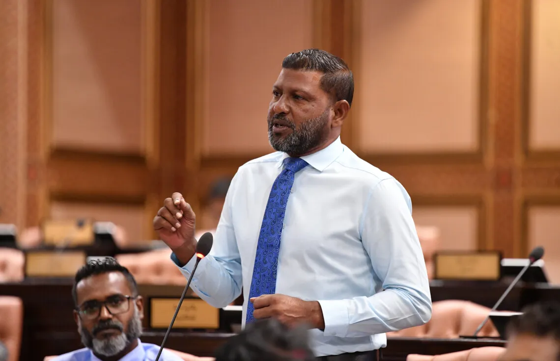 ސަރުކާރުން އޮފްޝޯ ޕްލެޓްފޯމު އަޅާ ވާހަކައެއް މެނިފެސްޓޯގައި ނޯންނާނެ: ރިޒާ