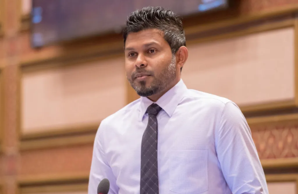 ބަންޑާރަނައިބު މަޖިލީހުގެ އިމްތިޔާޒަށް އަރައިގަތް ކަމަށް ބުނާ މައްސަލަ ކޮމިޓީއަށް