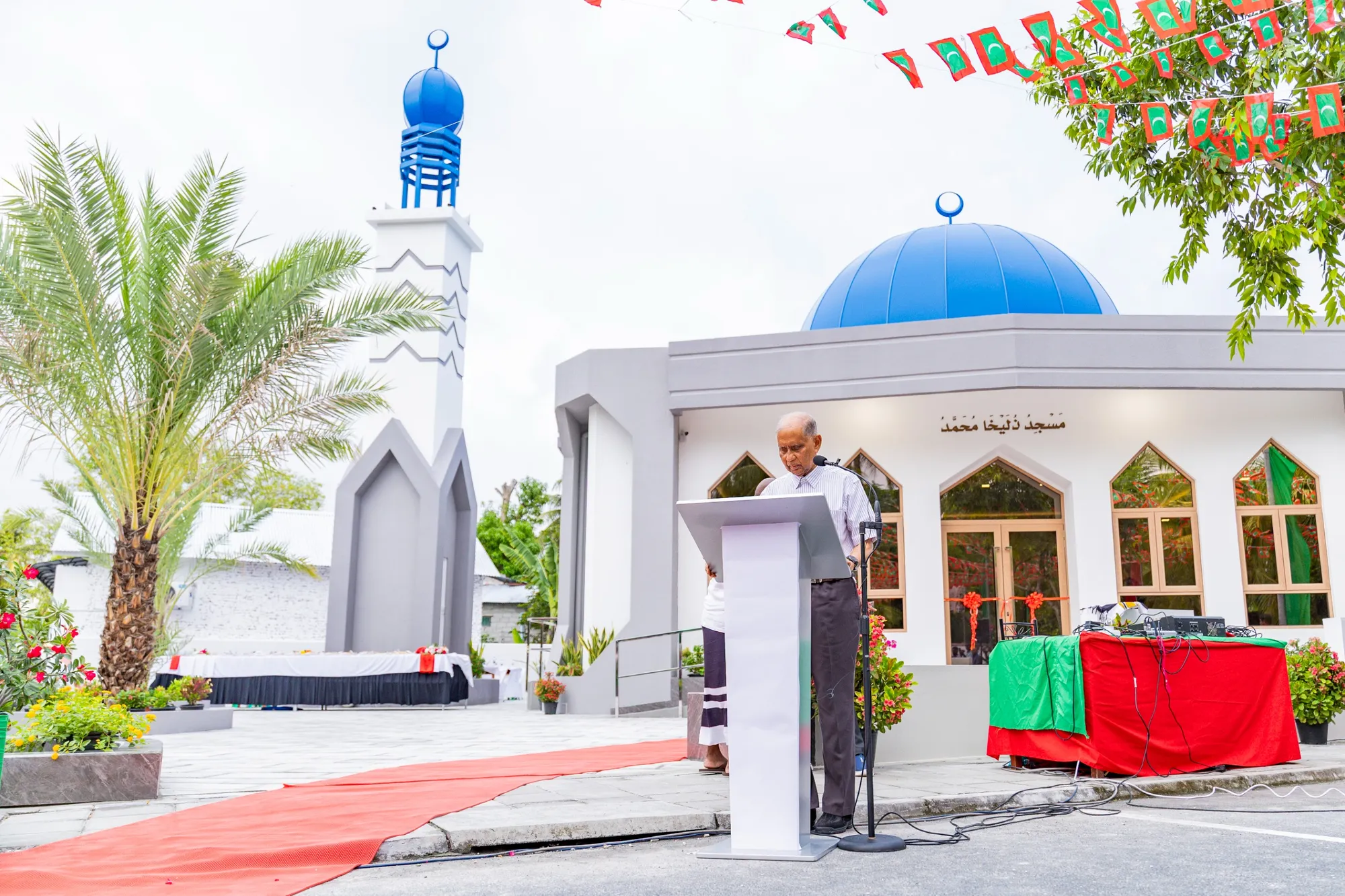ވިޔަފާރިވެރިޔާ މުޙައްމަދު ޞާލިޙްގެ އެހީގައި ބިނާކޮށްފައިވާ މިސްކިތް