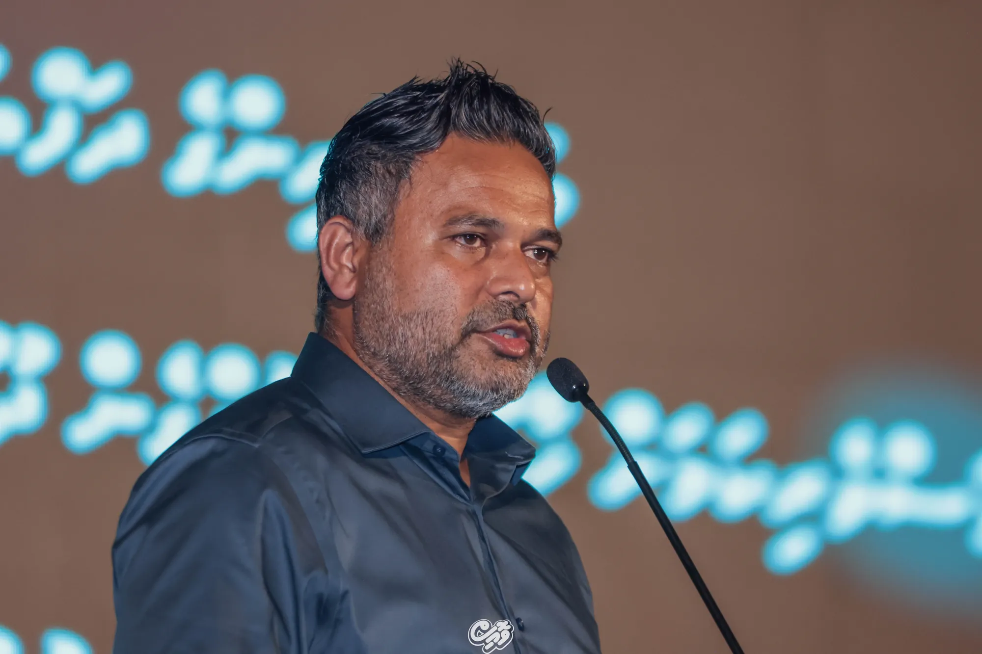 ކޫއްޑޫގައި މަސްވެރިން ކުރަމުންގެންދާ އިހުތިޖާޖާއި ގުޅިގެން، މިނިސްޓަރު ޝިޔާމް އެރަށަށް ވަޑައިގަންނަވަނީ