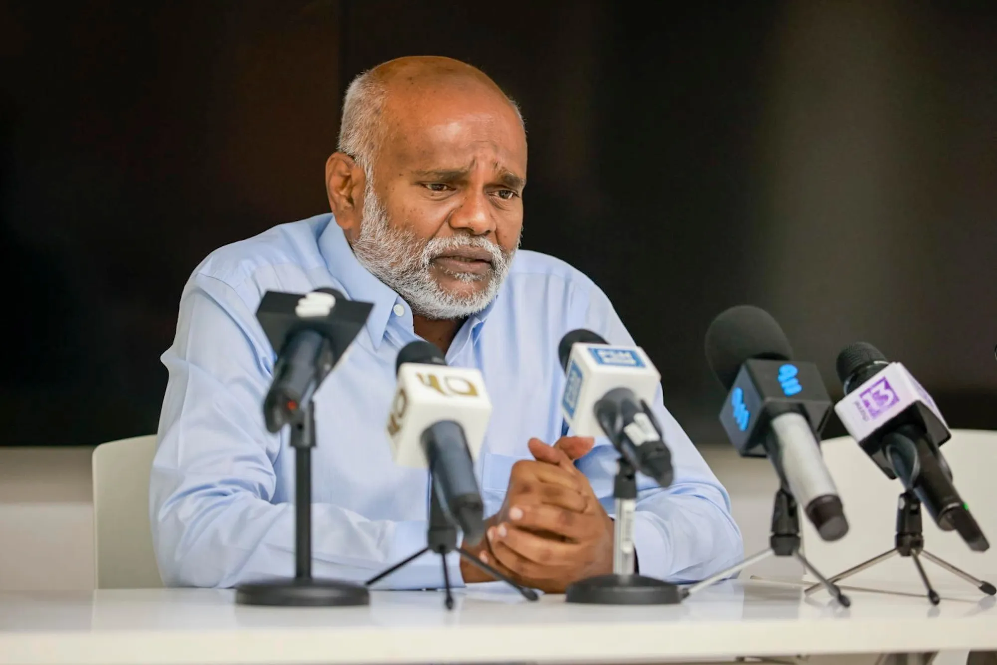 ޑރ. މުނައްވަރު، ޑރ. މުޢިއްޒަށް ތާއީދު ކުރައްވަން ނިންމަވައިފި!