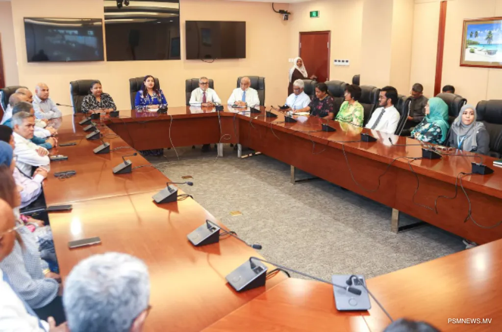 ޚާރިޖީ ސިޔާސަތު ތަންފީޒުކުރުމާ ގުޅޭގޮތުން ސަފީރުންނާއެކު ފޮރިން މިނިސްޓަރު މުހިންމު ބައްދަލުވުމެއް ބާއްވަވައިފި