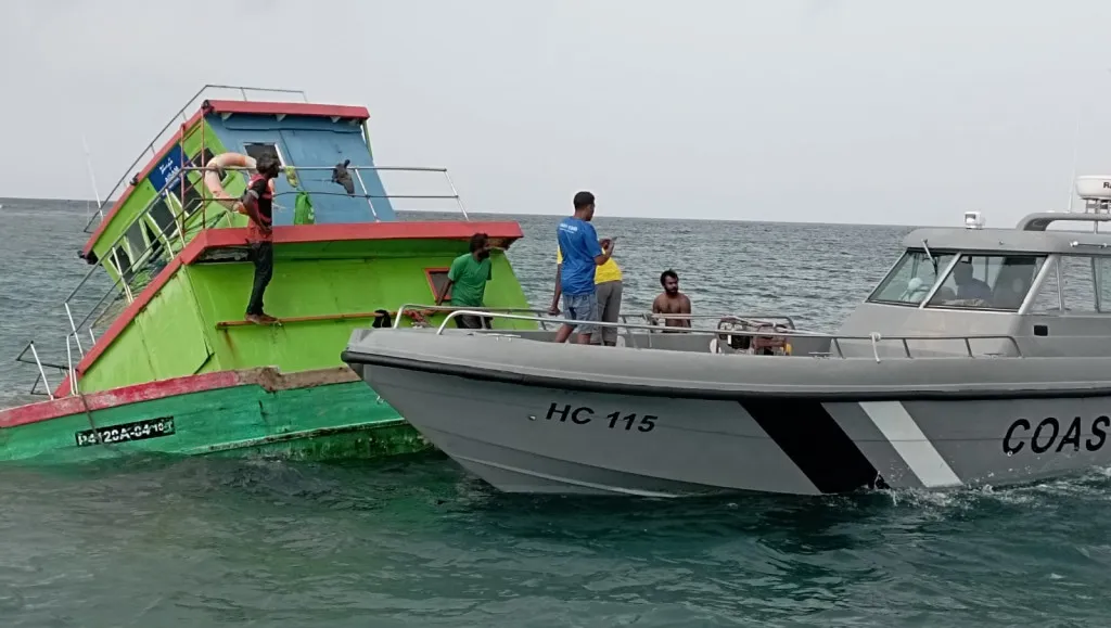 ލޯންޗަކާއި ދޯންޏެއް ޖެހި ހިނގި އެކްސިޑެންޓުގައި މީހަކު މަރުވެއްޖެ