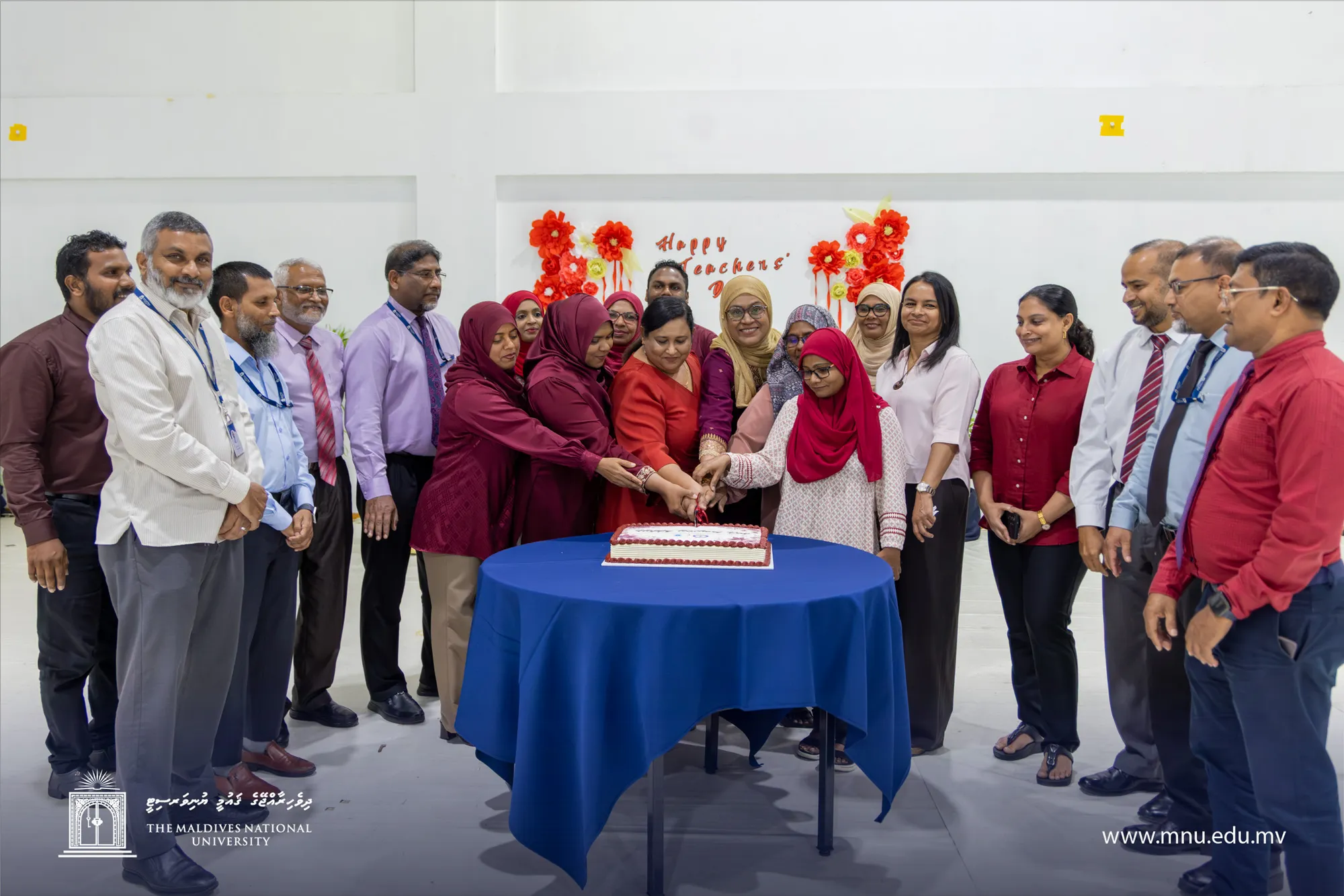 އެމްއެންޔޫގެ ހުރިހާ ކެމްޕަސްތަކެއްގައި އެއްވަގުތެއްގައި މުދައްރިސުންގެ ދުވަސް ފާހަގަކޮށްފި
